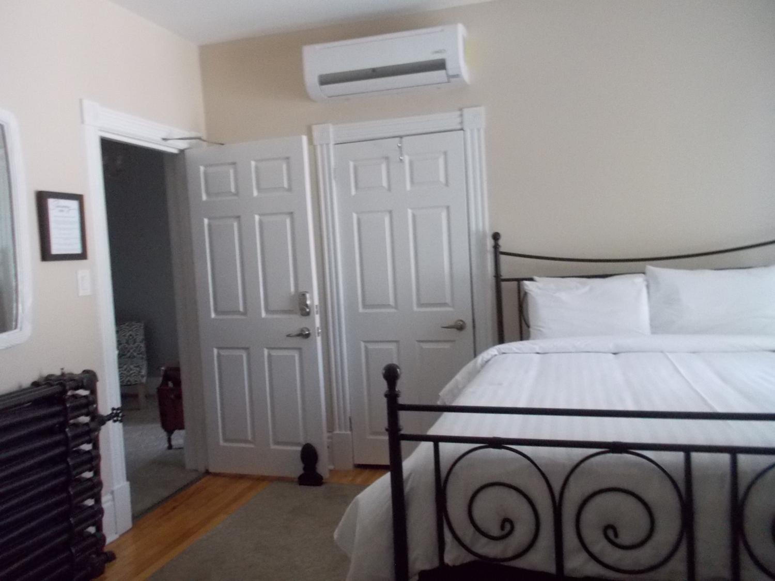 Double Room with Private Bathroom photo 3