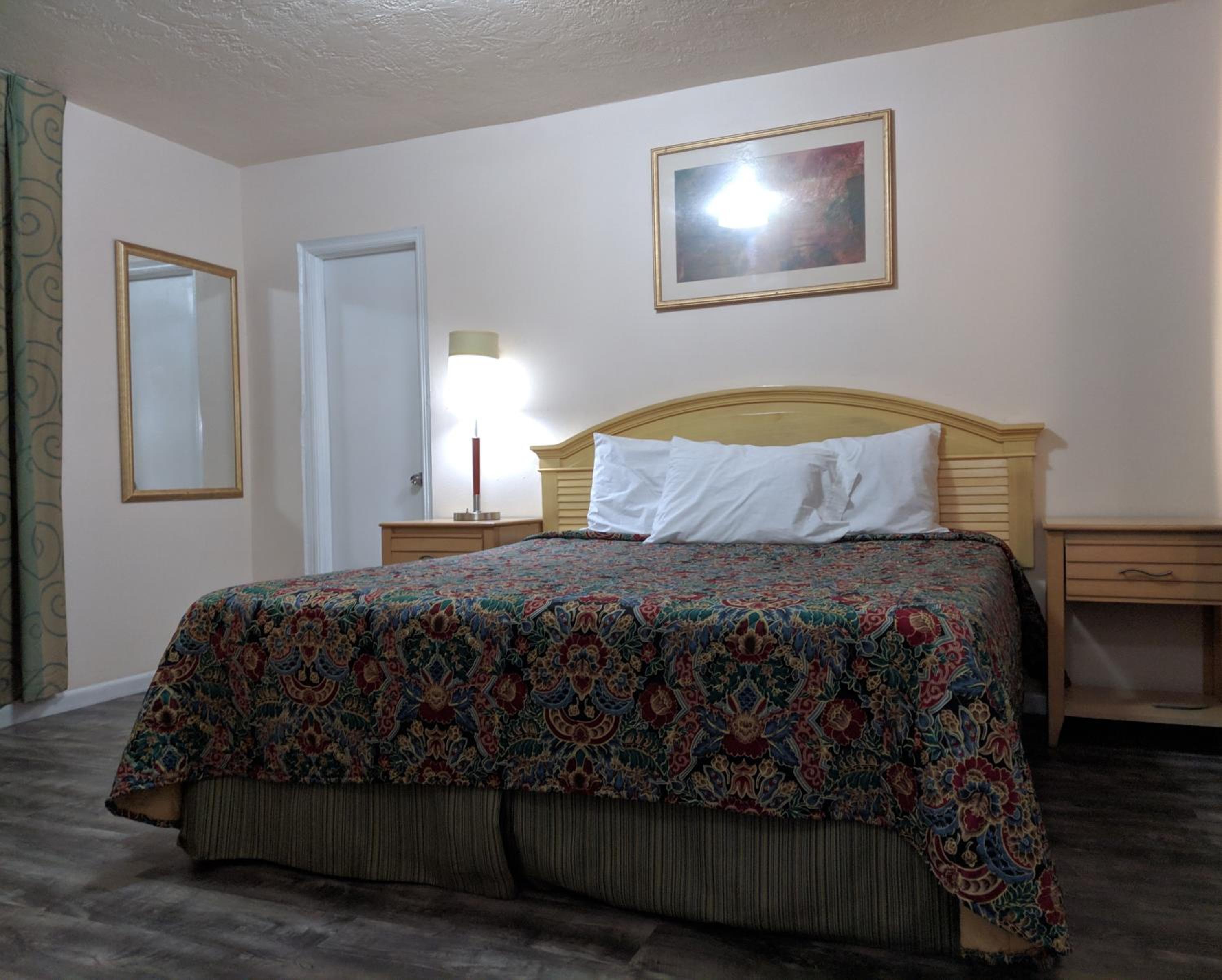 Standard King Room photo 1