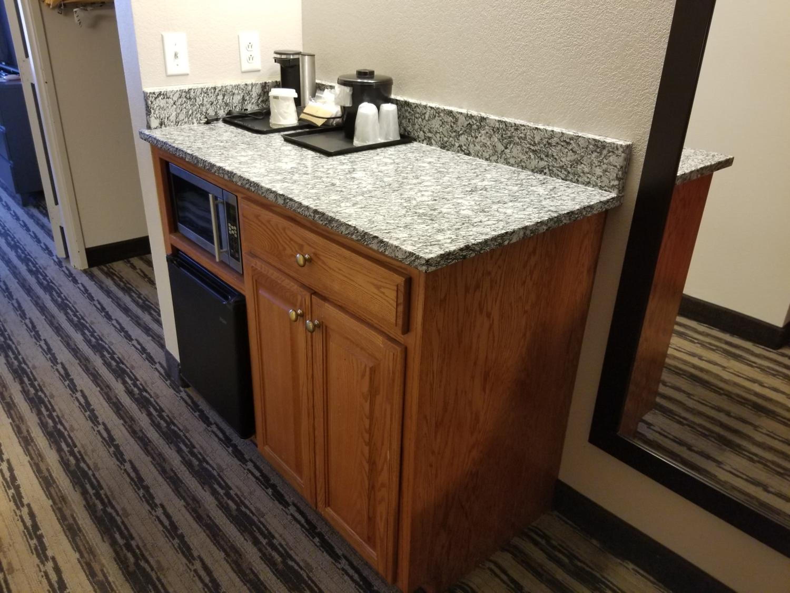 One-Bedroom King Suite - Photo 4