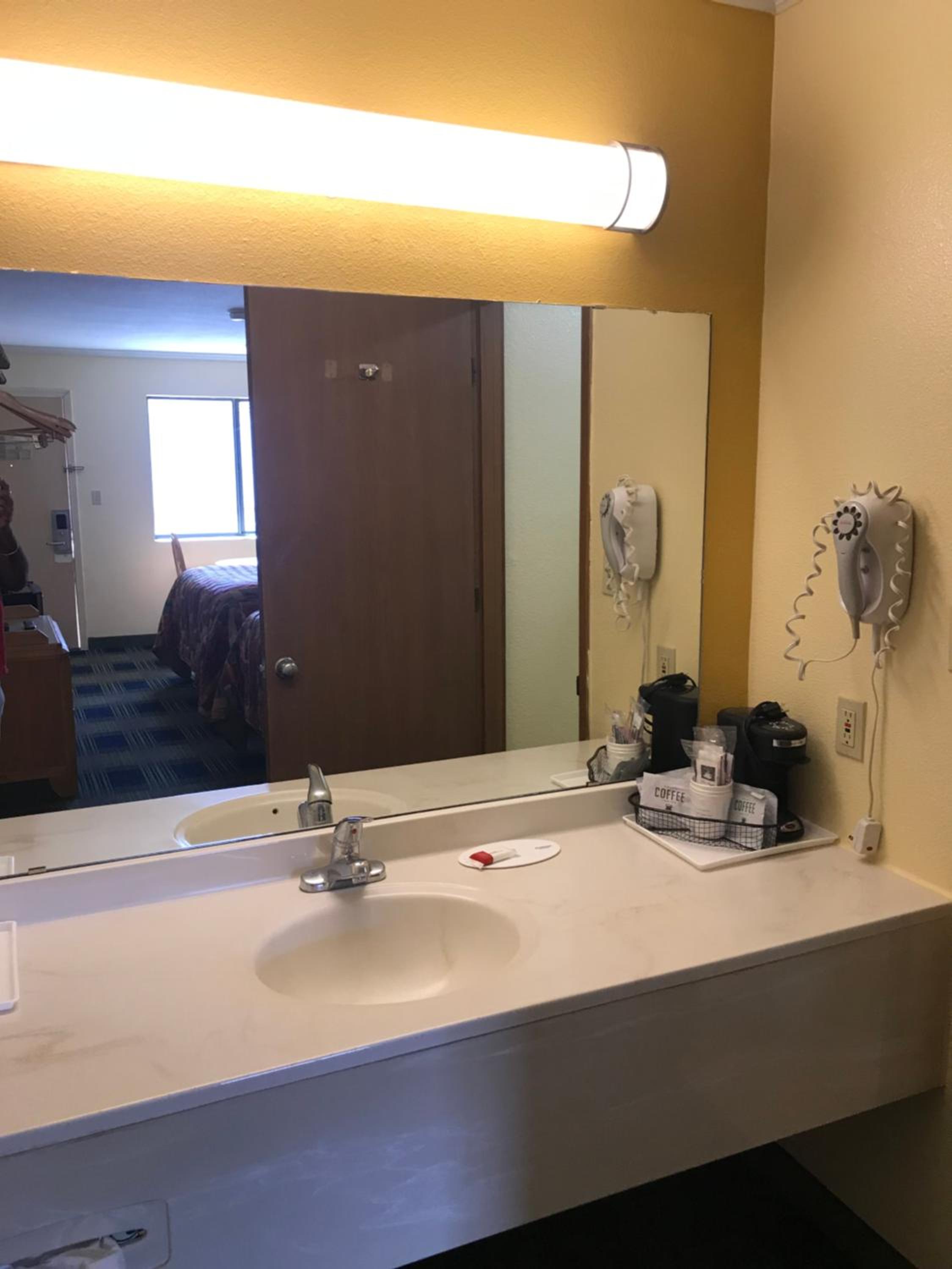 King Room - Non-Smoking - Photo 13