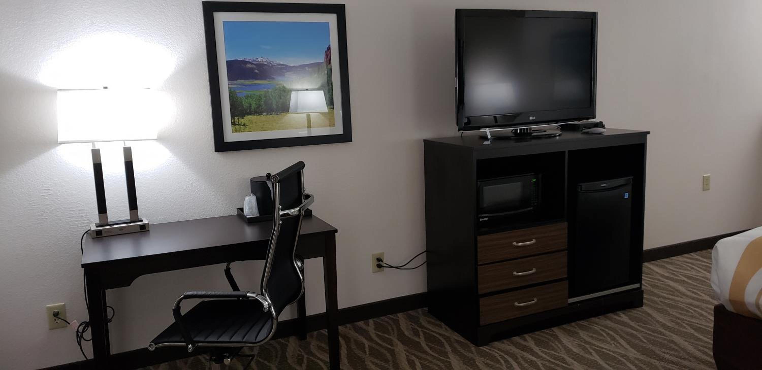 Superior King Room with Mountain View - Non-Smoking photo 1