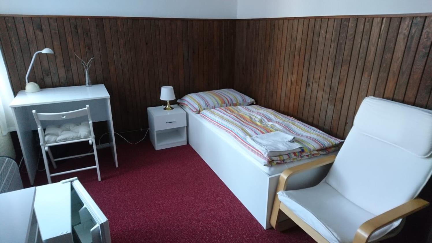 Double or Twin Room - Photo 4