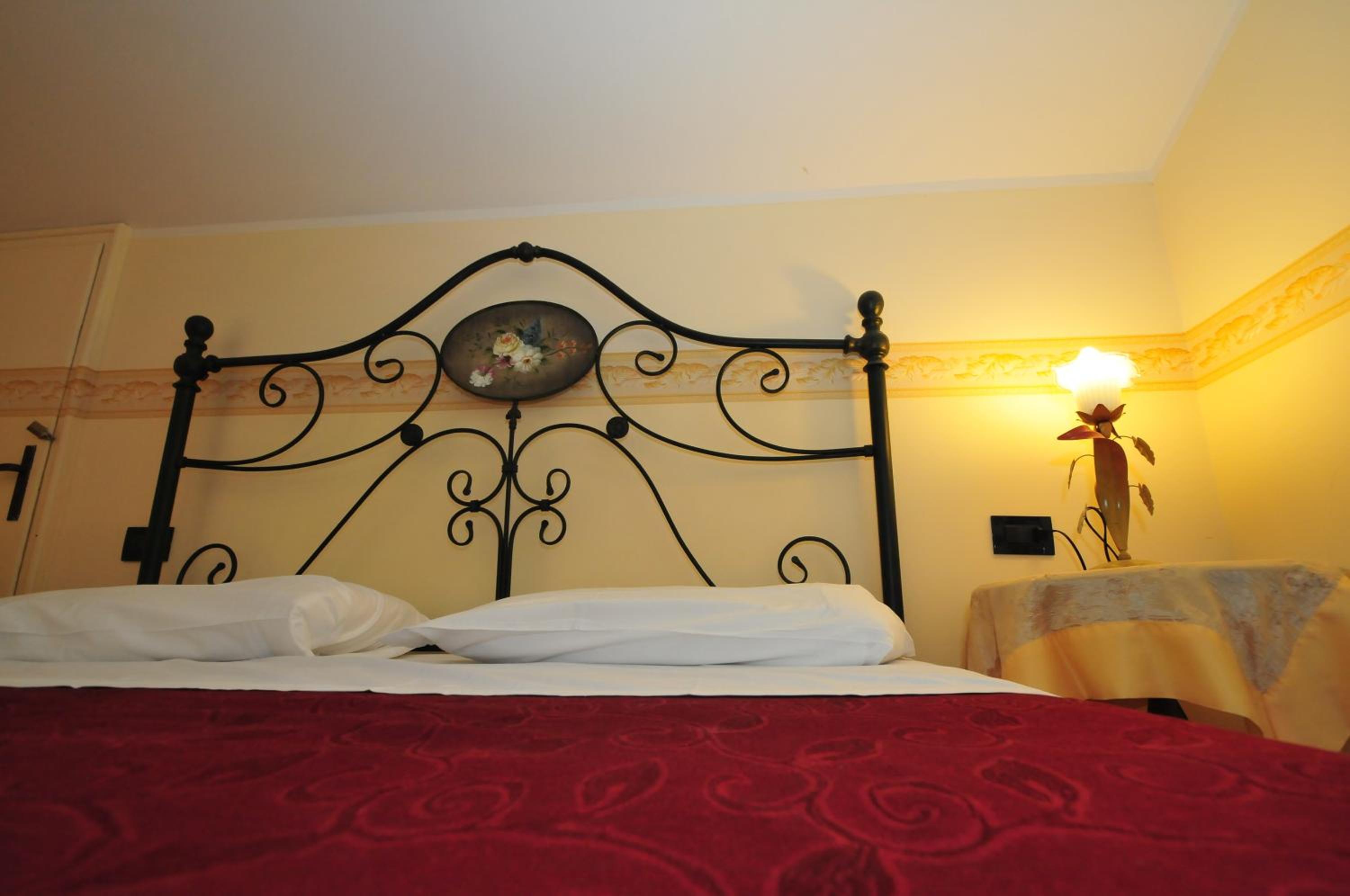 Superior Double or Twin Room with Canal View photo 1