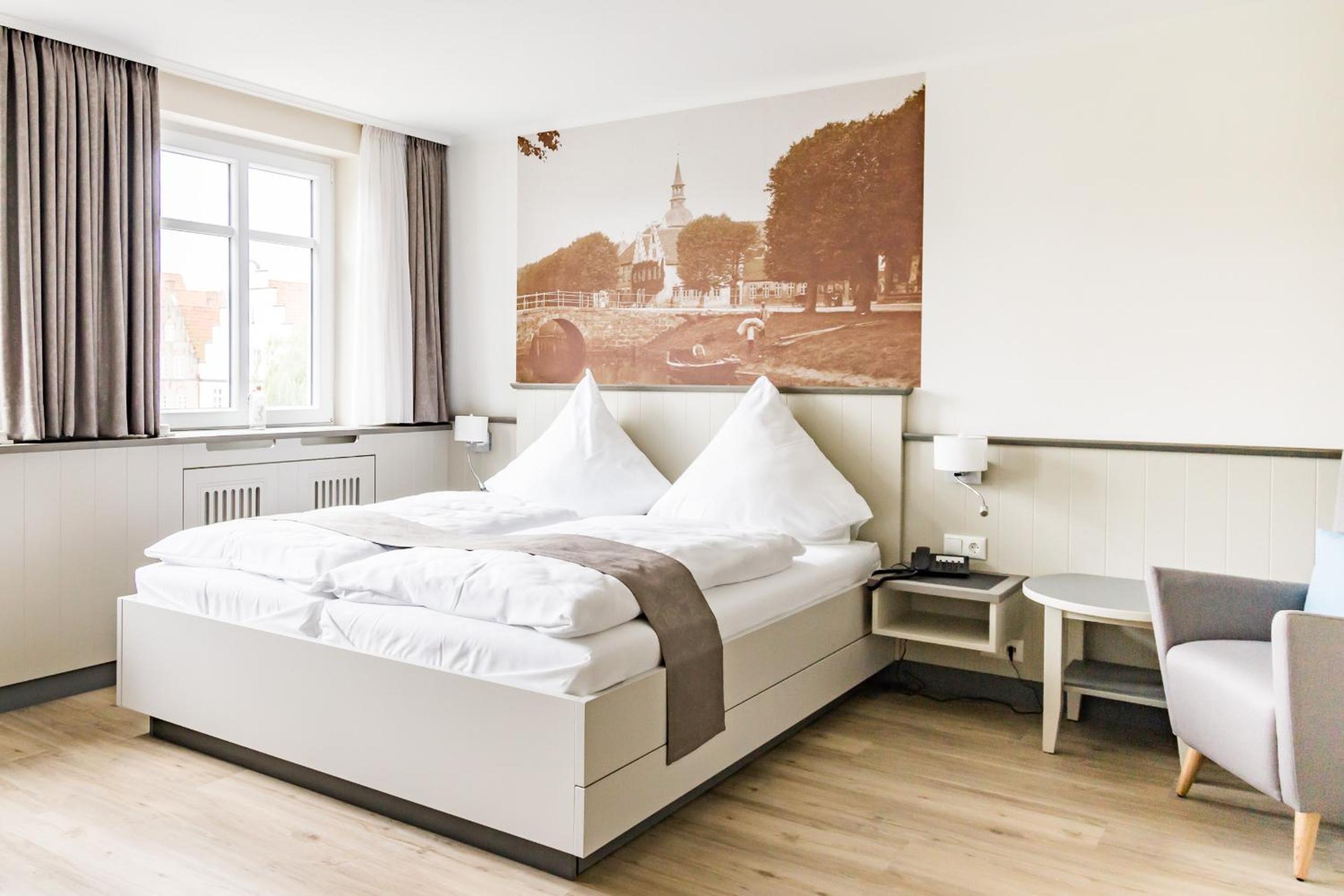 Large Double Room - Photo 1