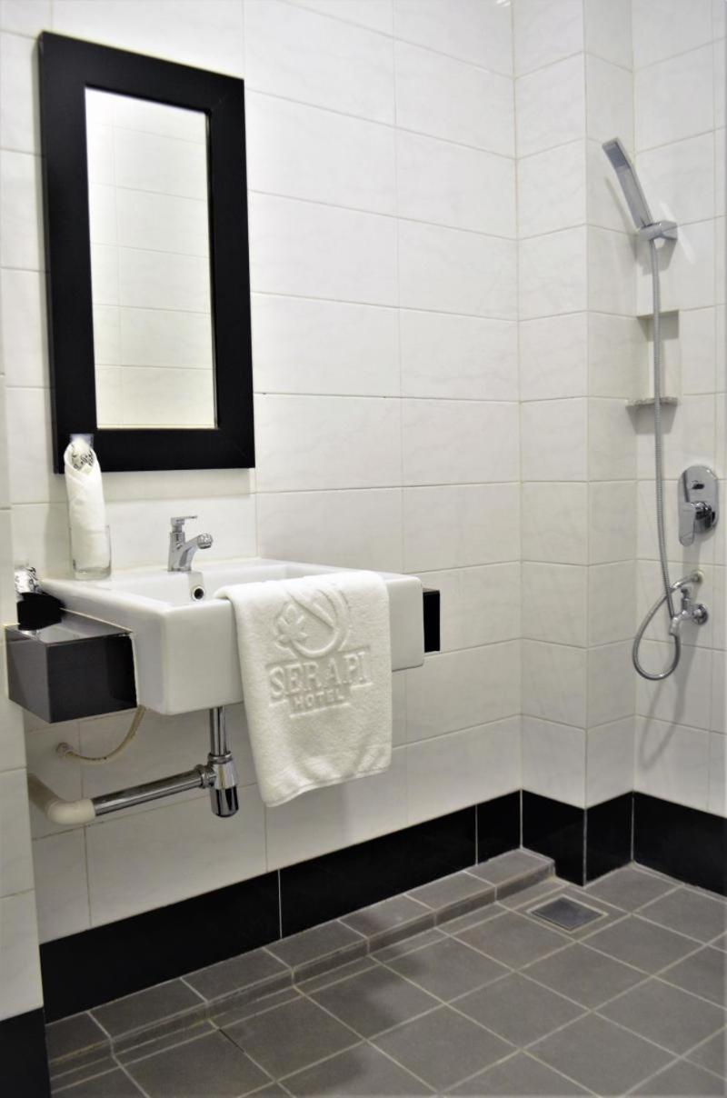 Twin Room - Photo 9