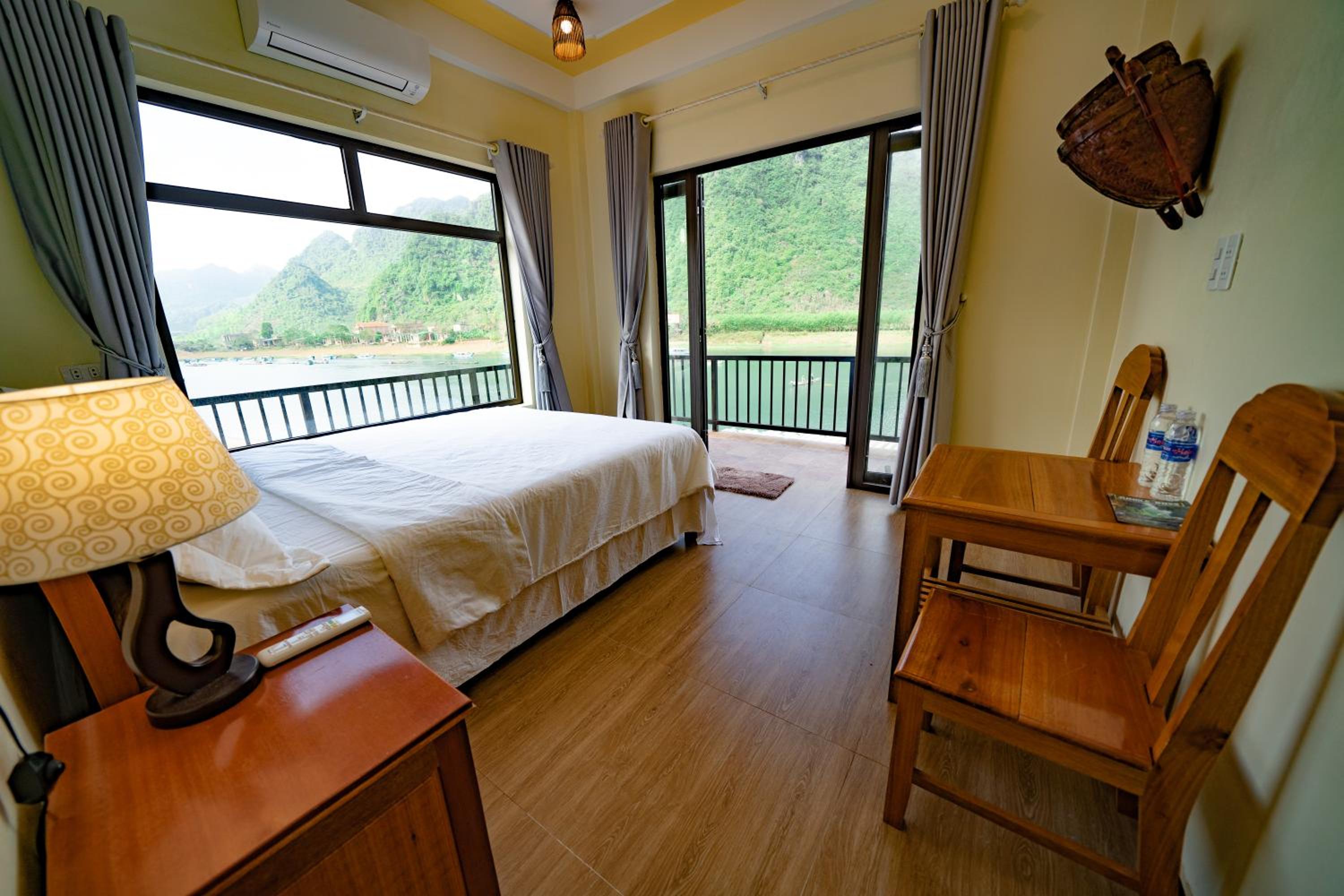 Double Room with Mountain View