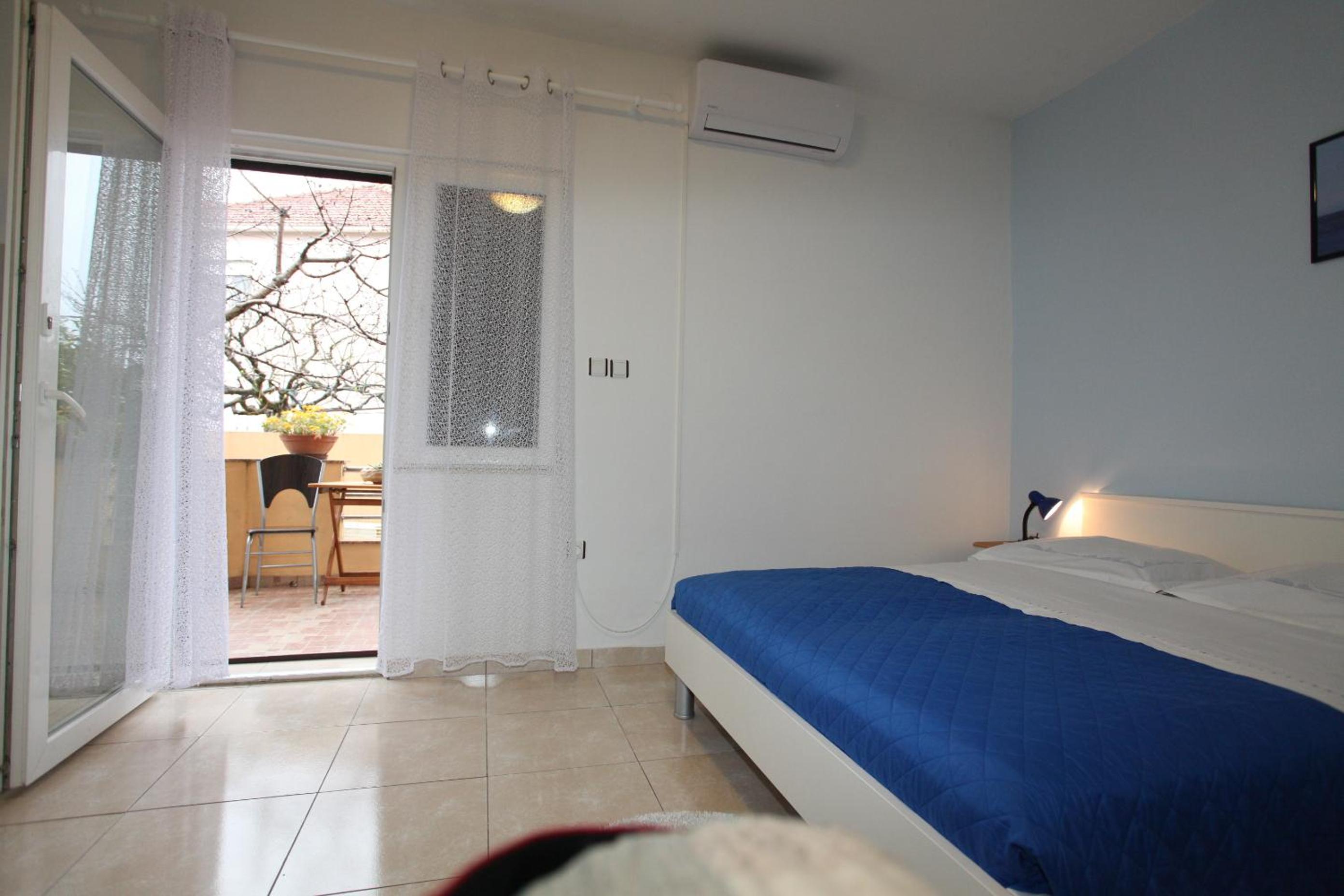 Studio with Balcony - Photo 5