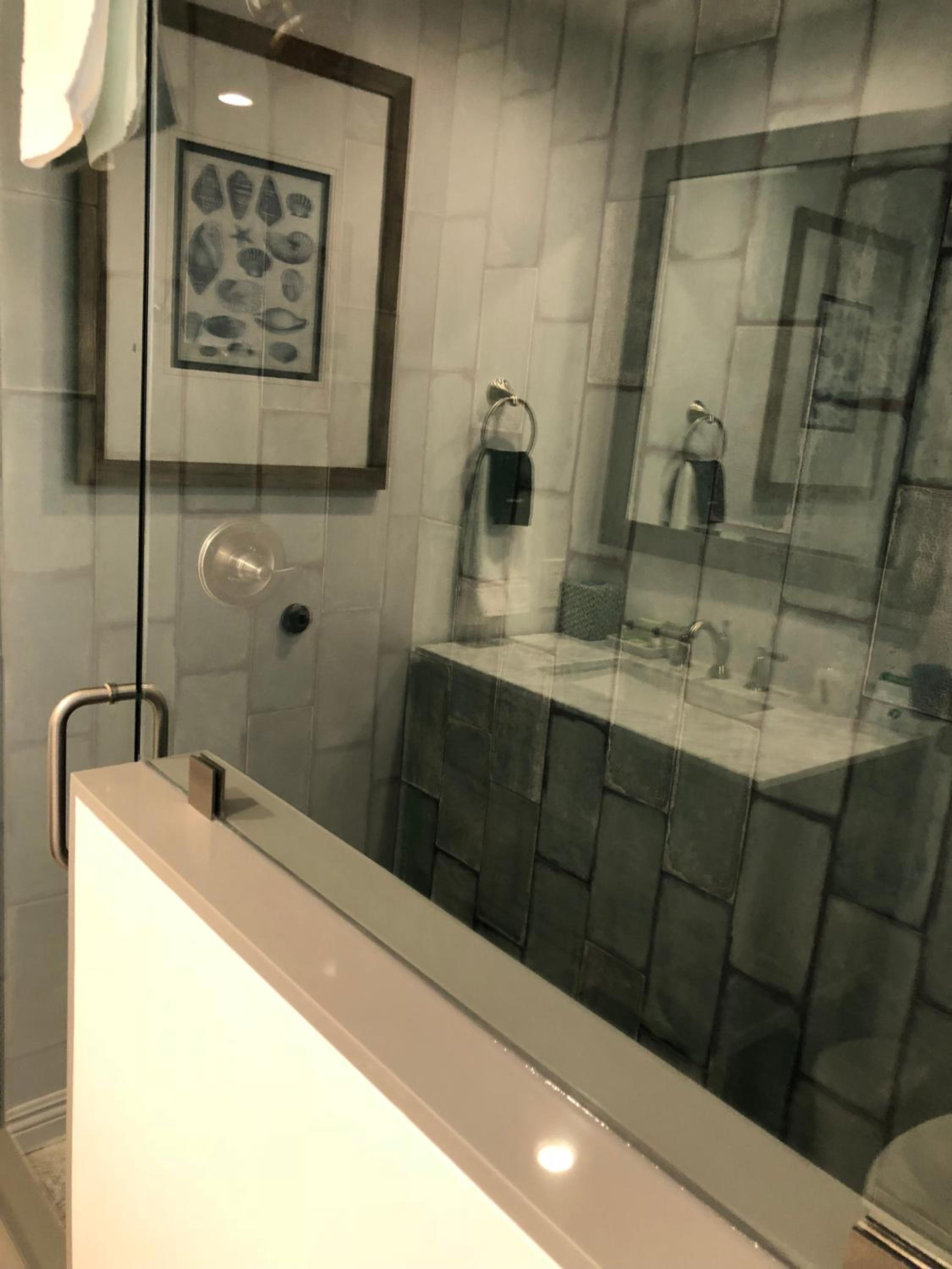 Queen Suite with Sea View - Photo 16