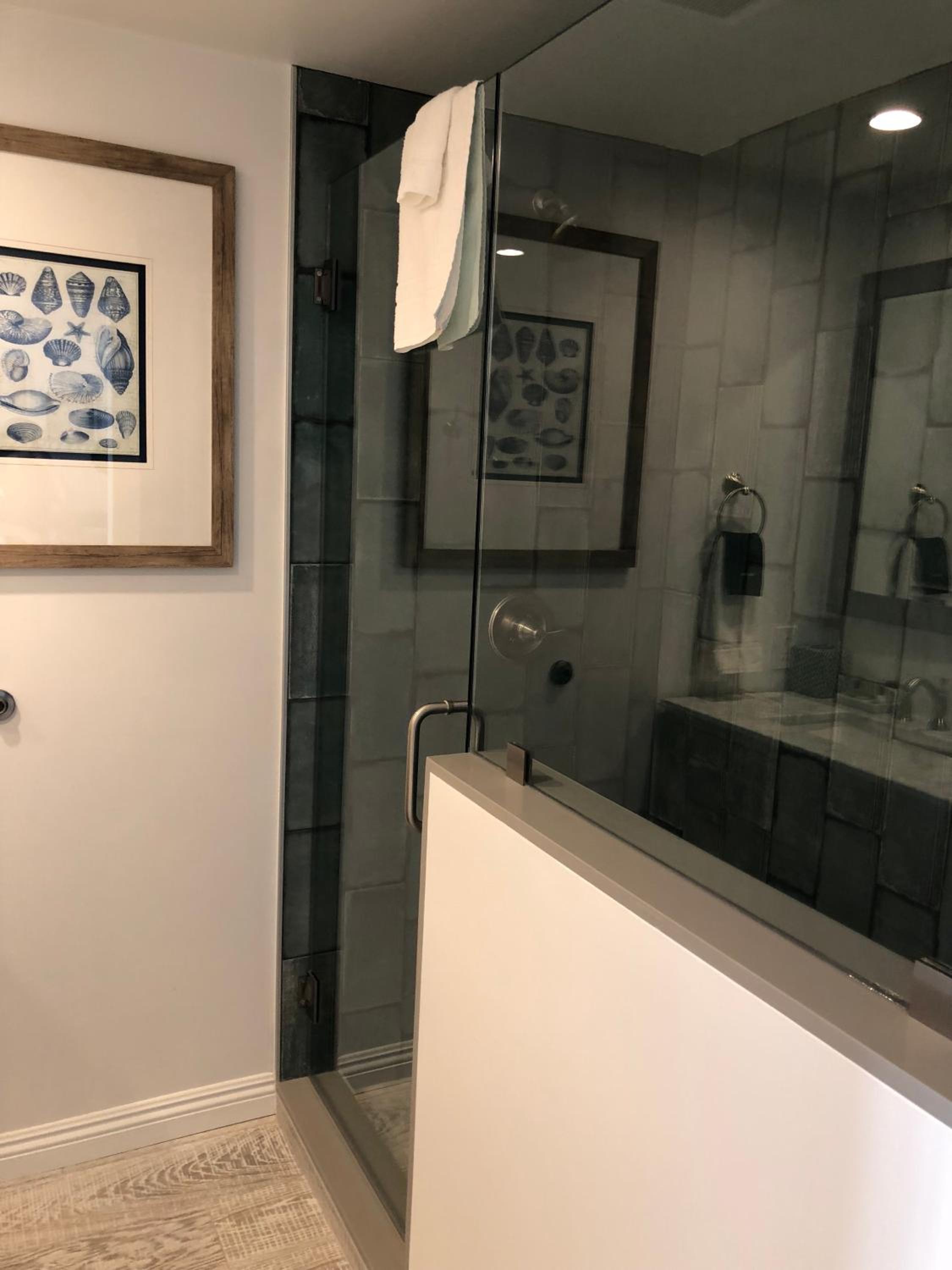 Queen Suite with Sea View - Photo 4