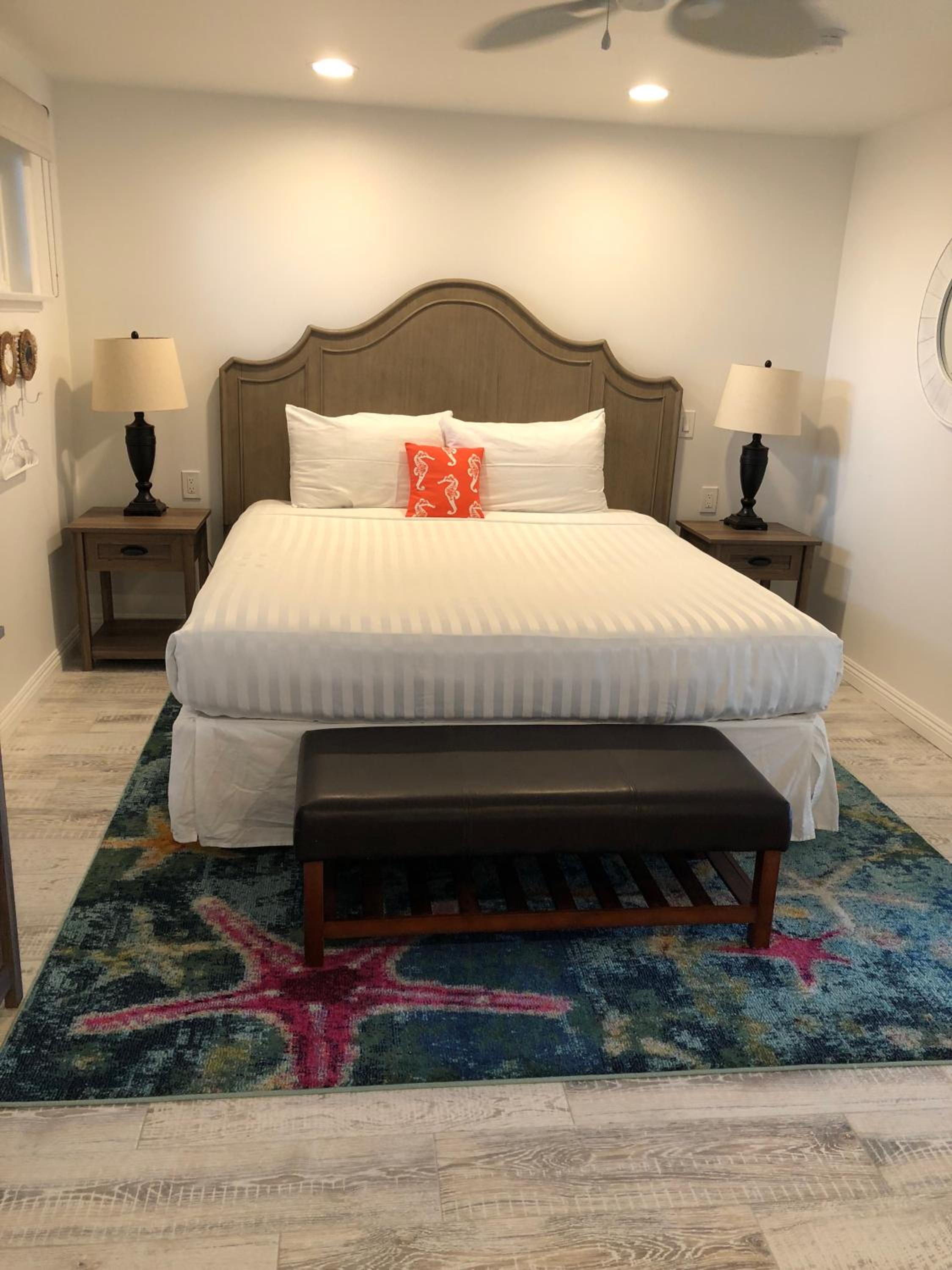 Queen Suite with Sea View - Photo 35