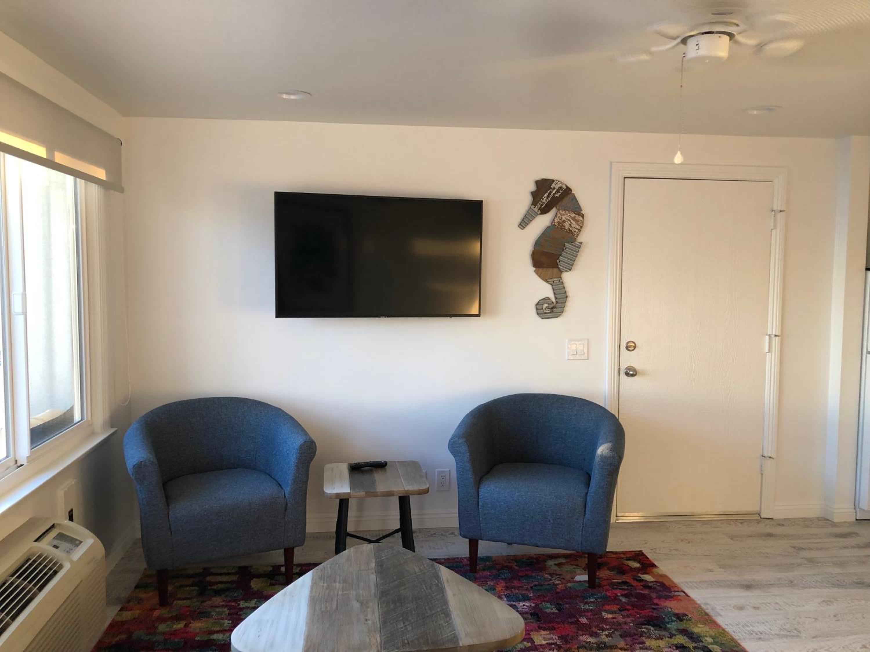 Queen Suite with Sea View - Photo 33