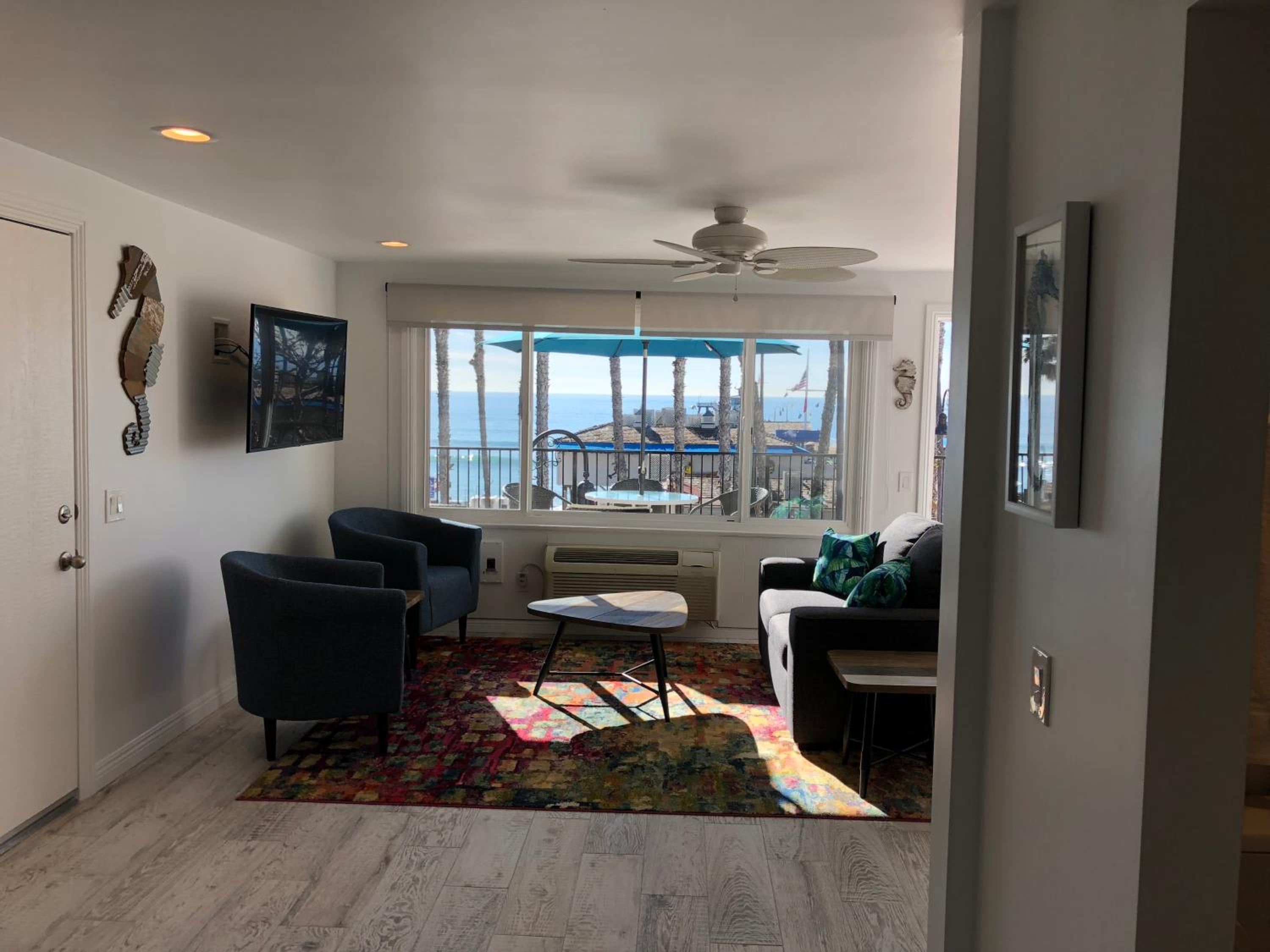 Queen Suite with Sea View - Photo 27