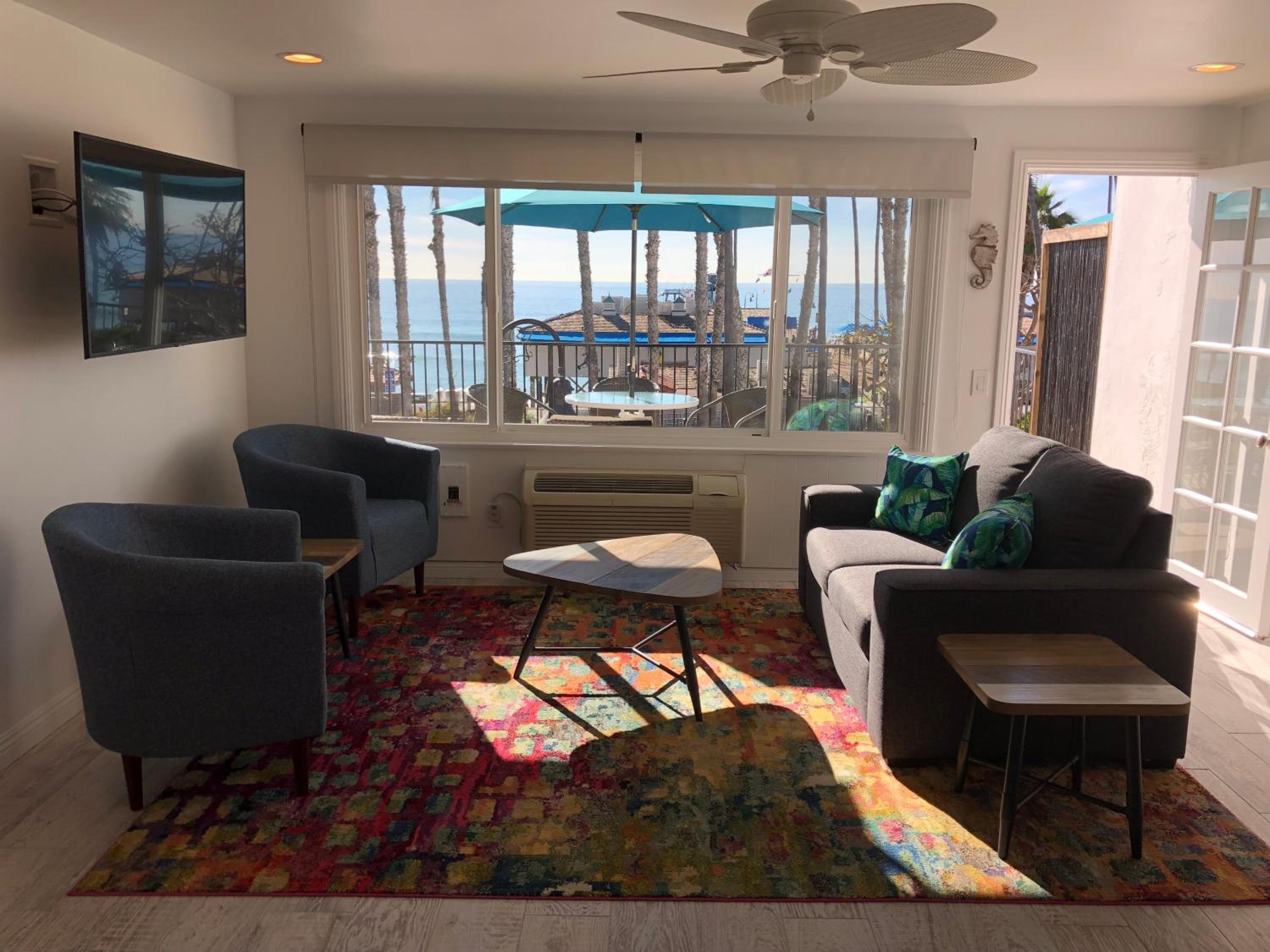 Queen Suite with Sea View - Photo 29