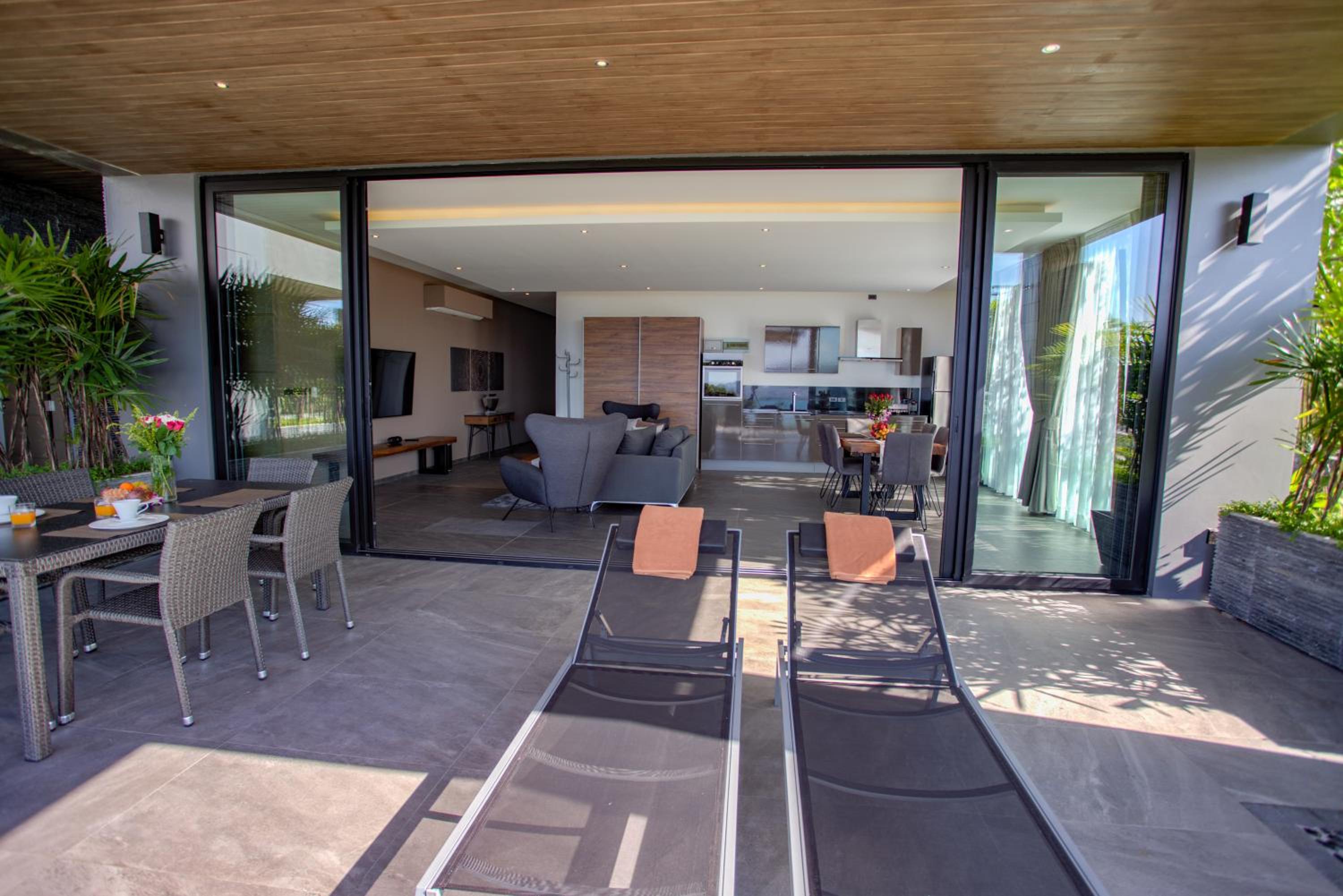 Apartment with Sea View - Photo 4
