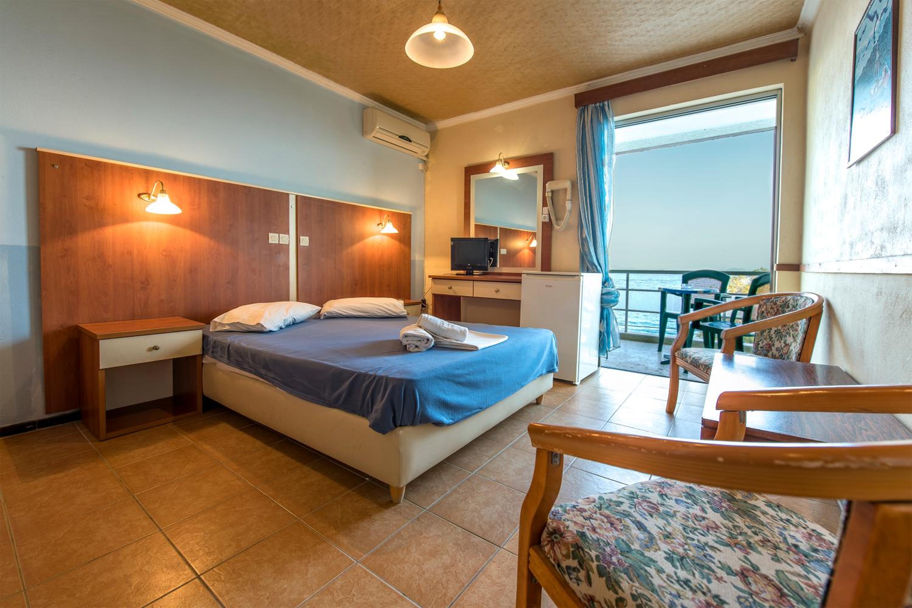 Double or Twin Room with Extra Bed - Photo 3