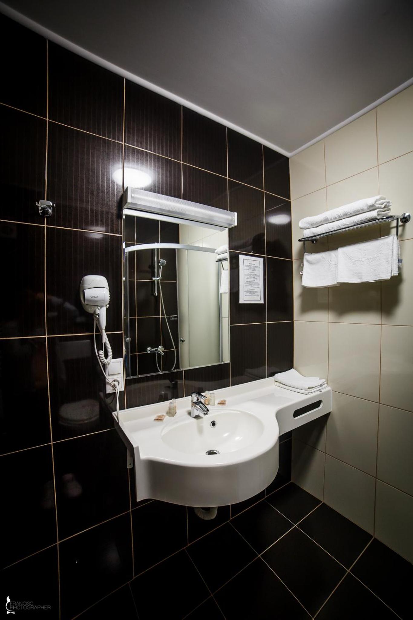 Double Room - Photo 10