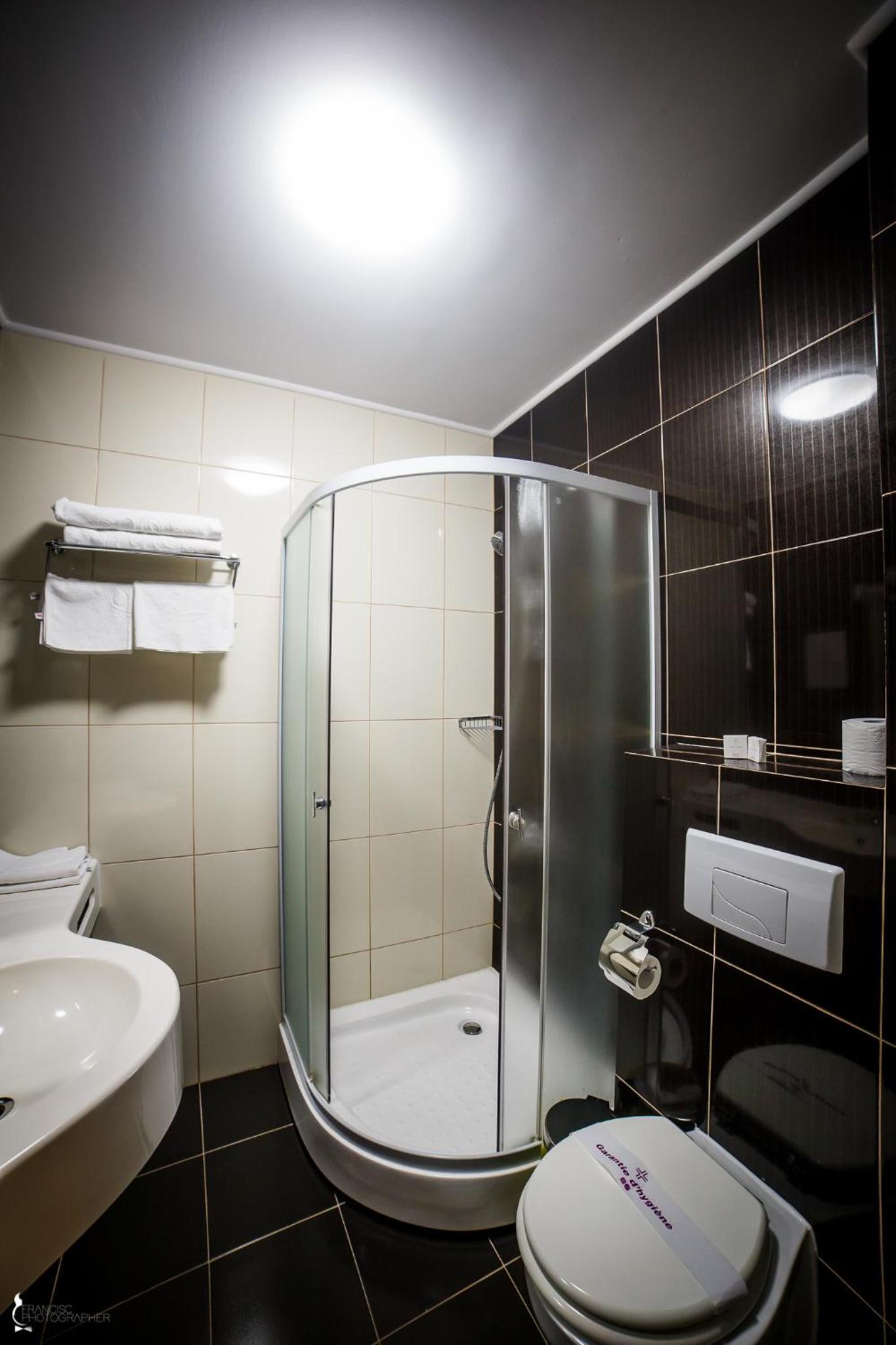 Double Room - Photo 11