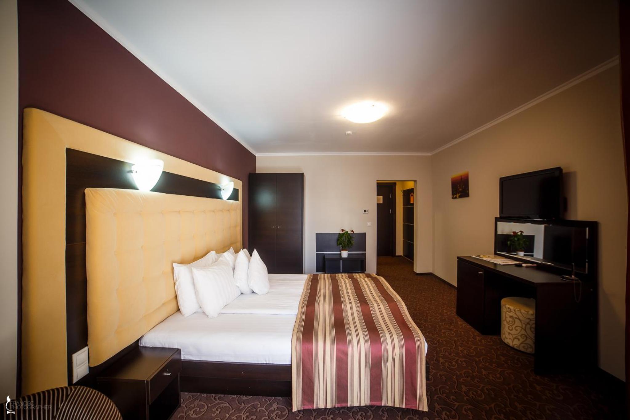 Double Room - Photo 8