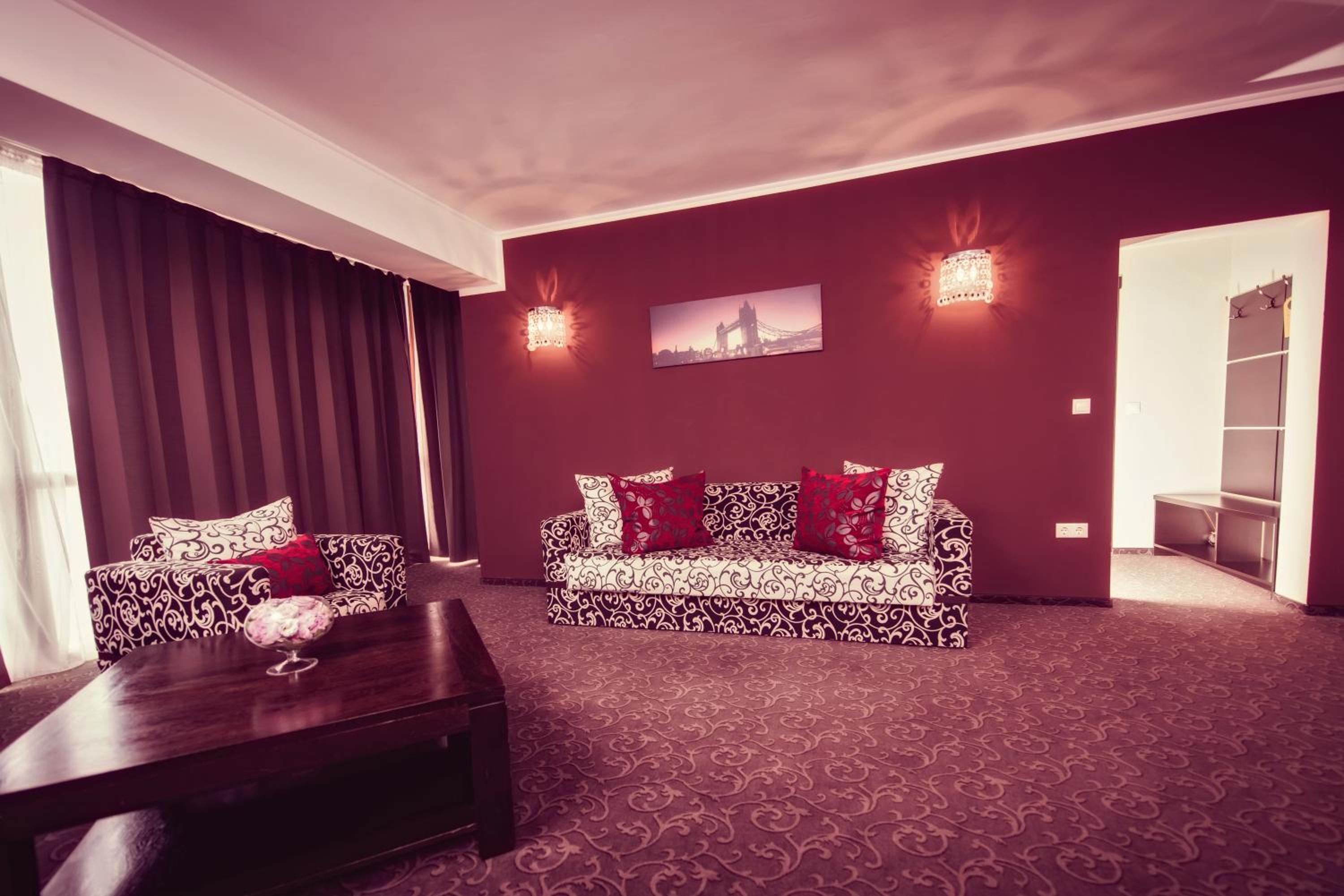 Suite - Photo 2