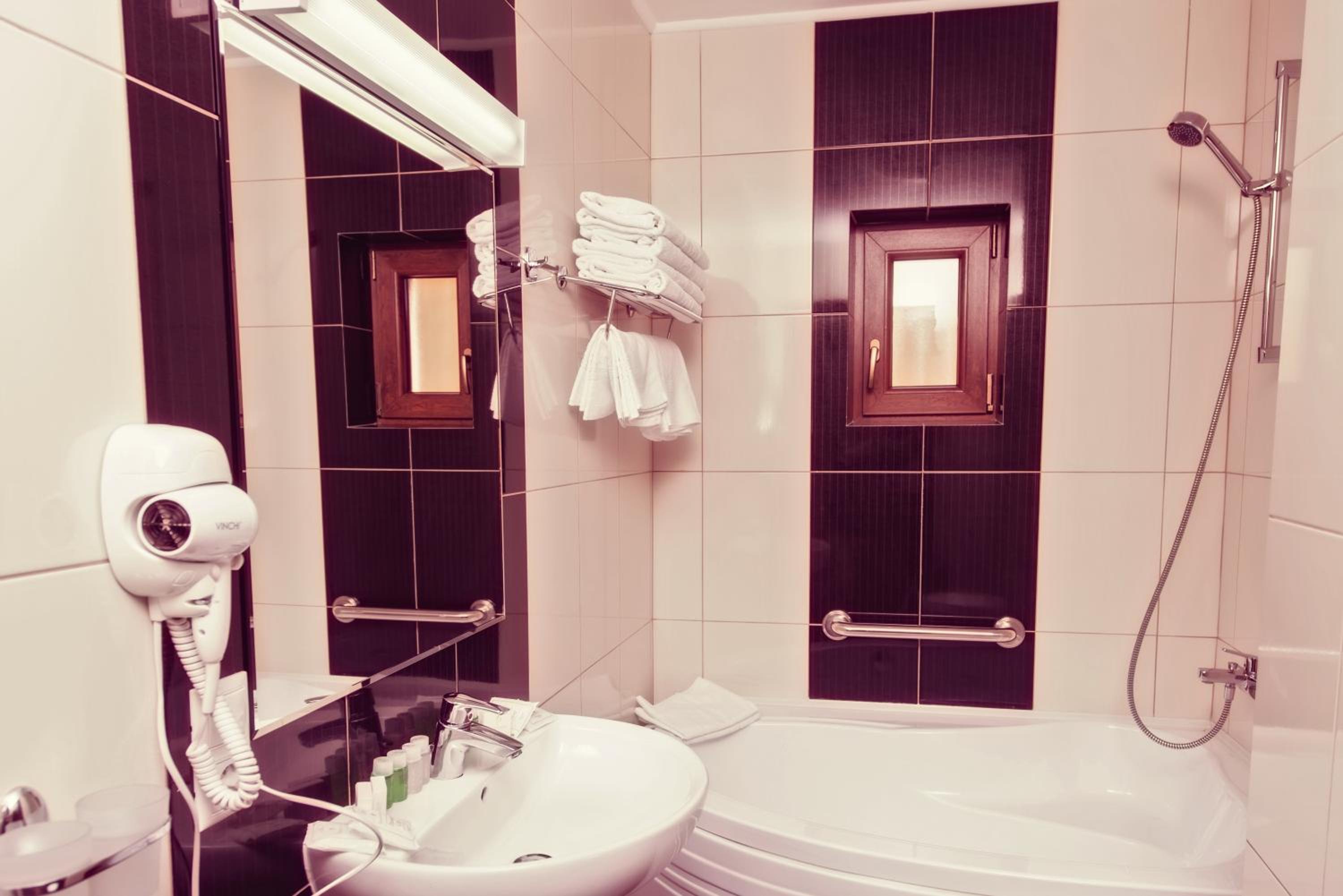 Suite - Photo 3