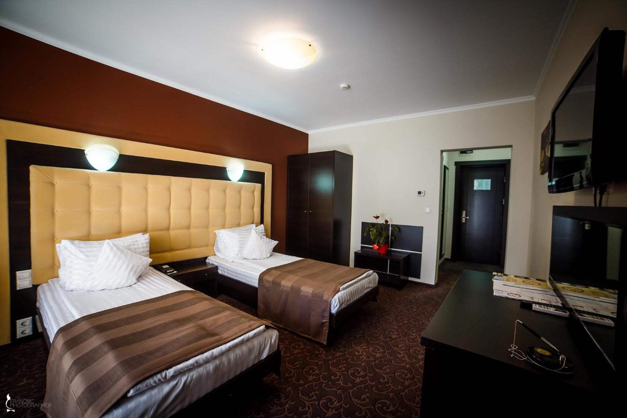 Twin Room - Photo 5