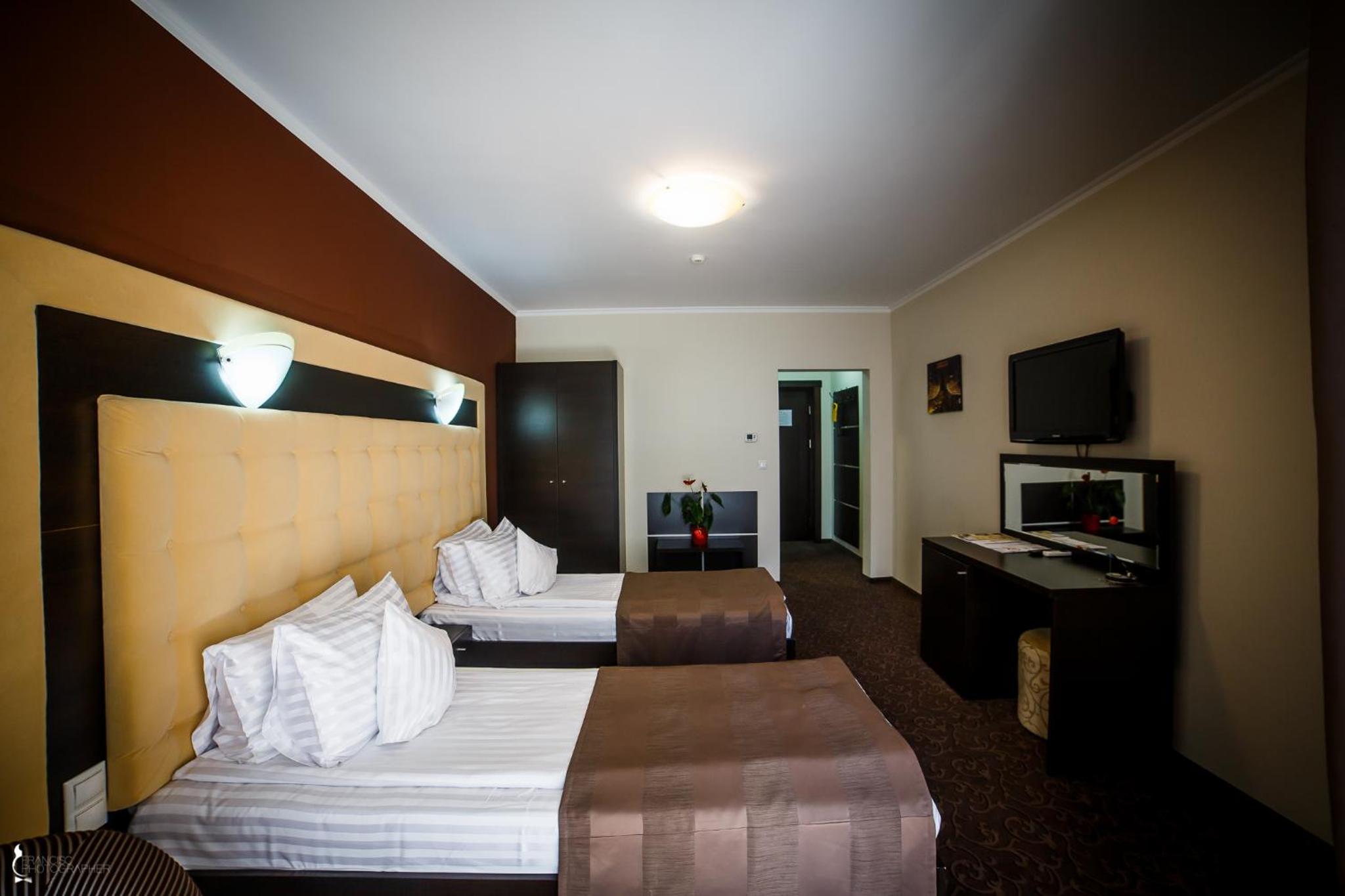 Twin Room - Photo 6