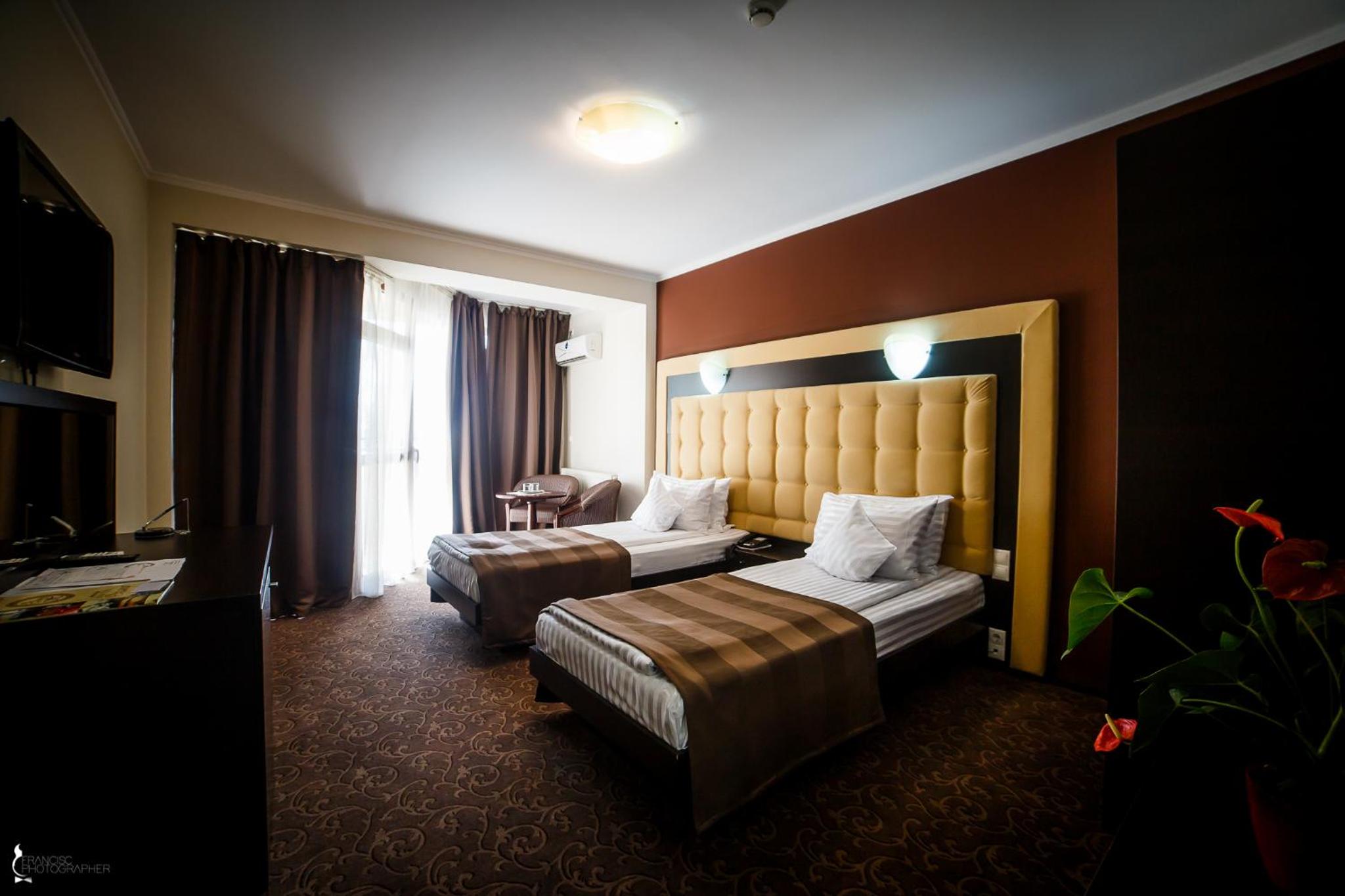Twin Room - Photo 3
