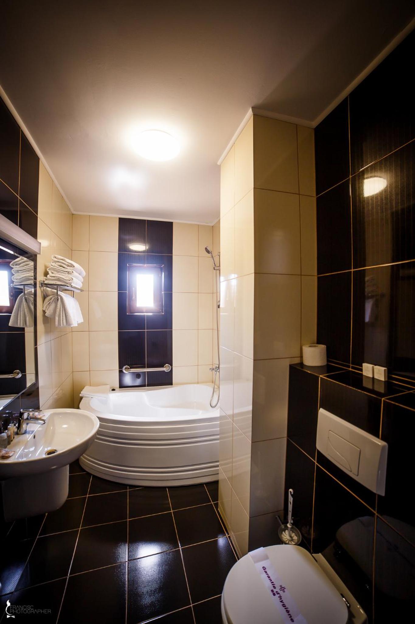 Deluxe Suite - Photo 5