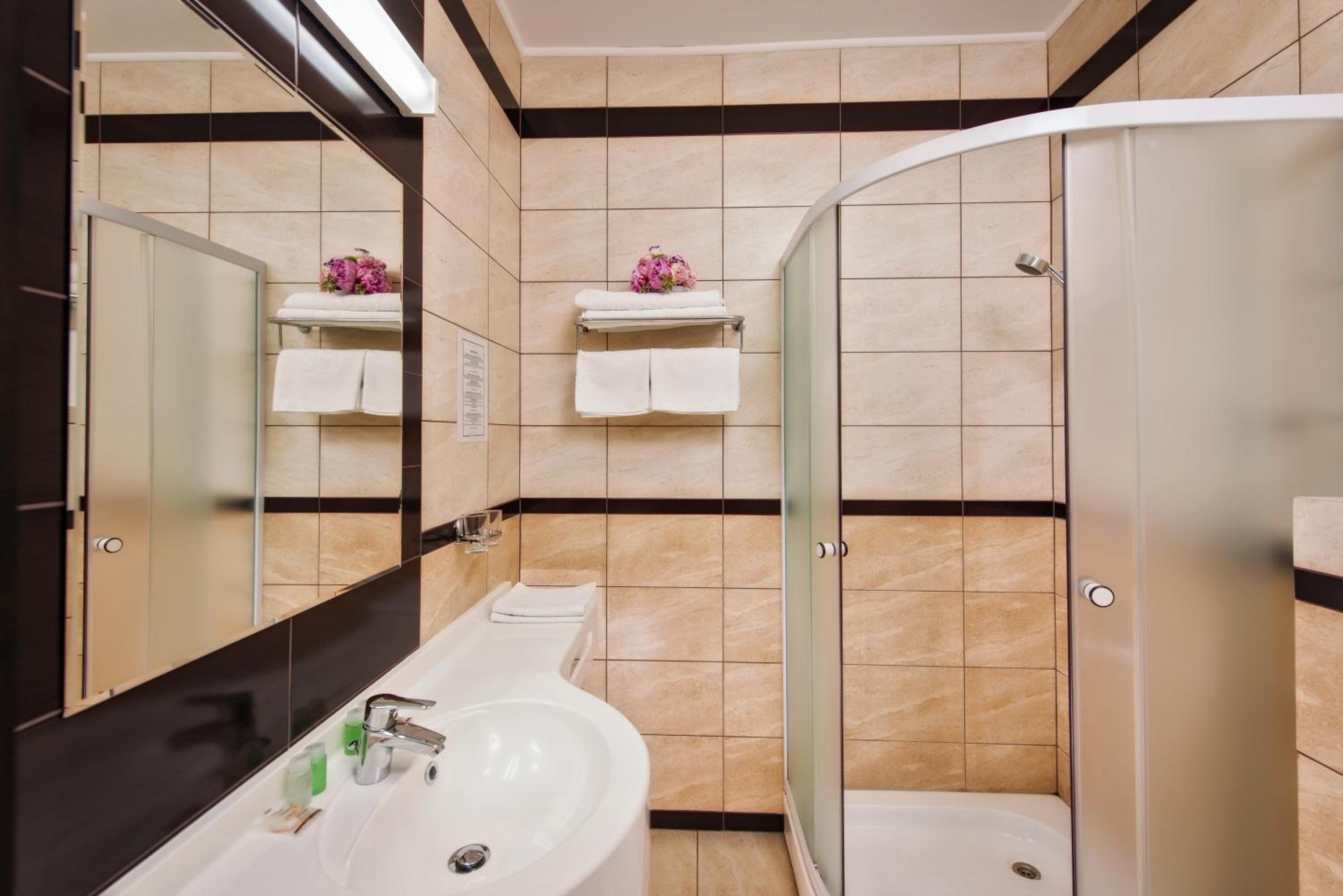 Business Double Room - Photo 3