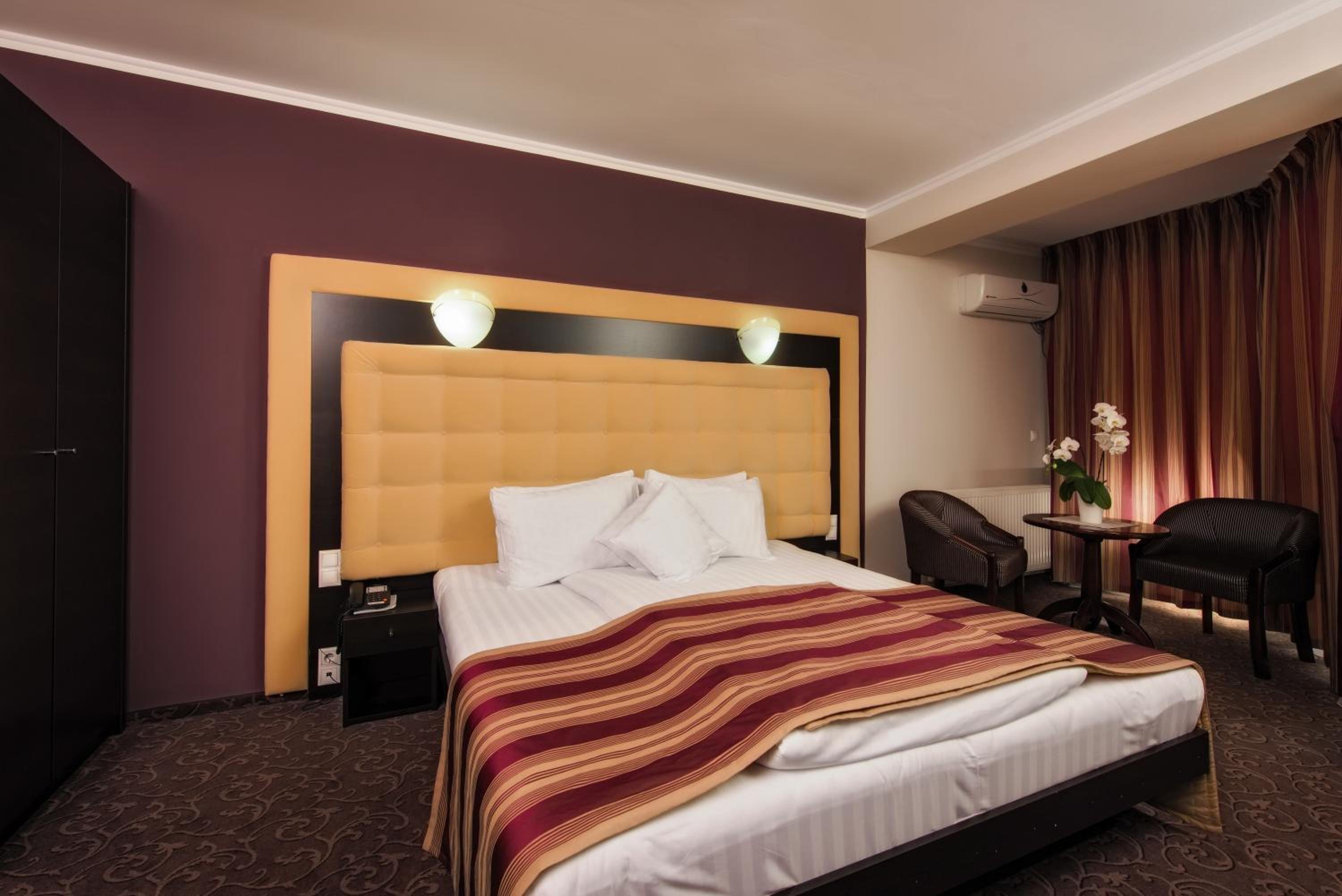 Business Double Room - Photo 6