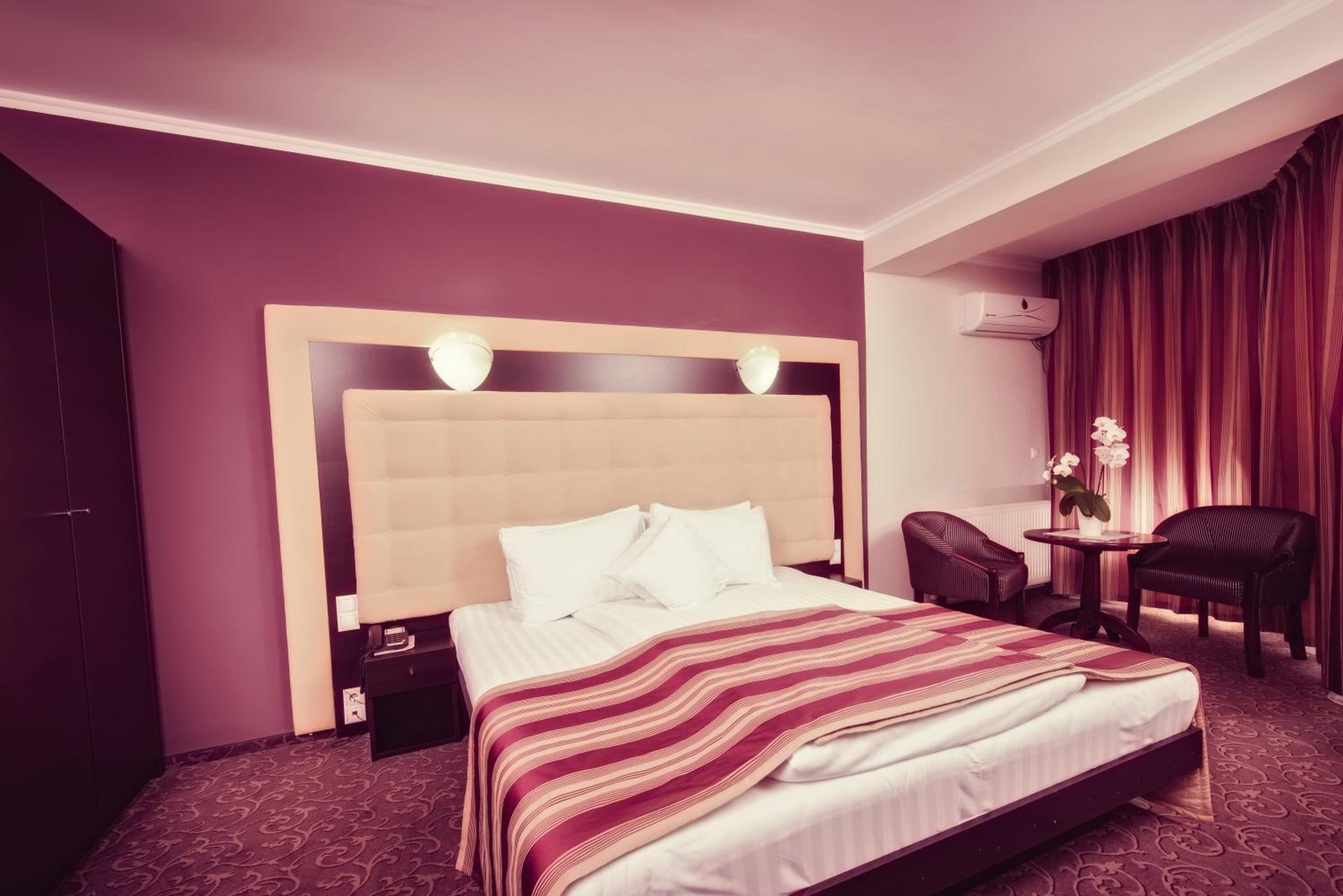 Business Double Room - Photo 7