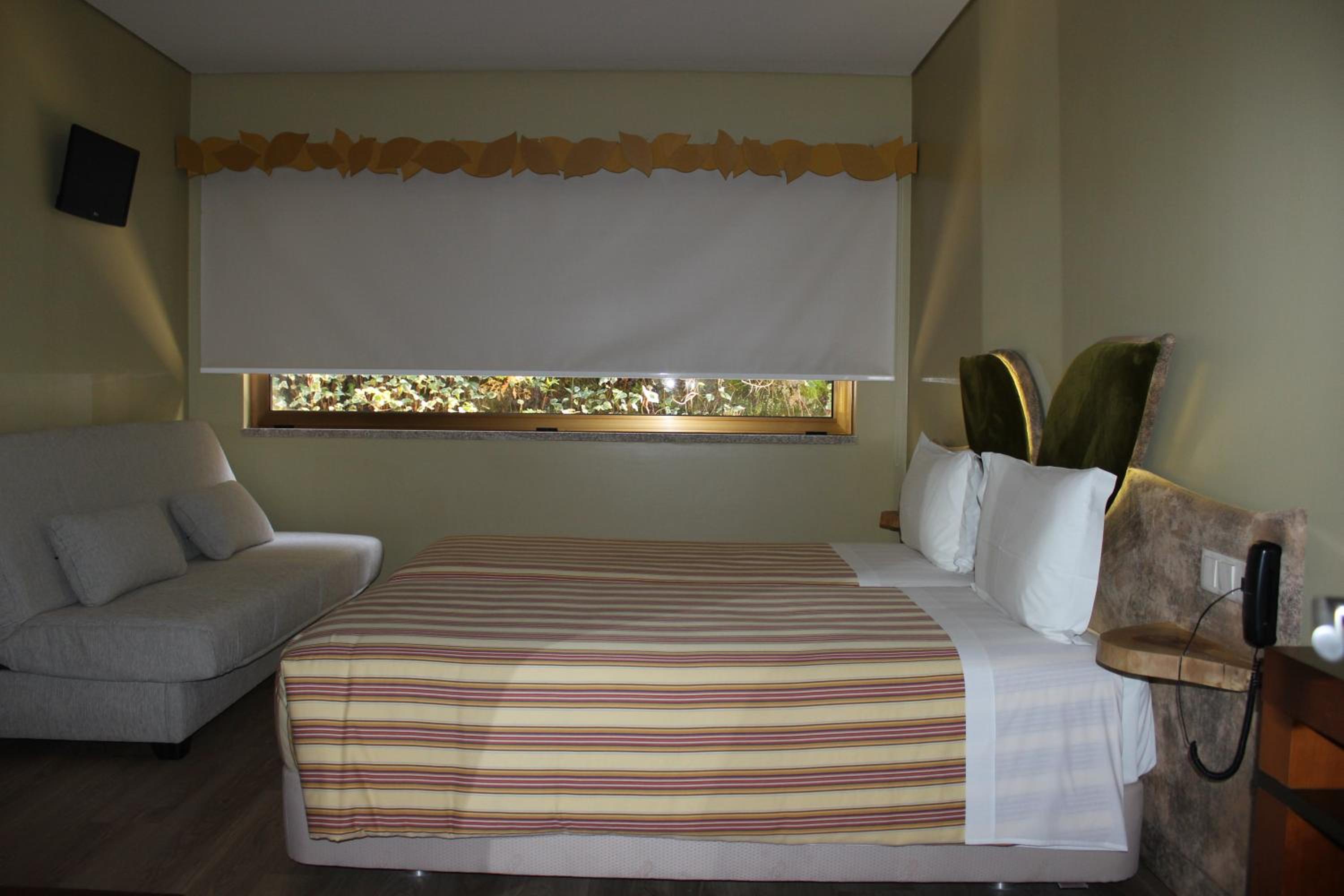 Twin Room Interior View - Photo 2