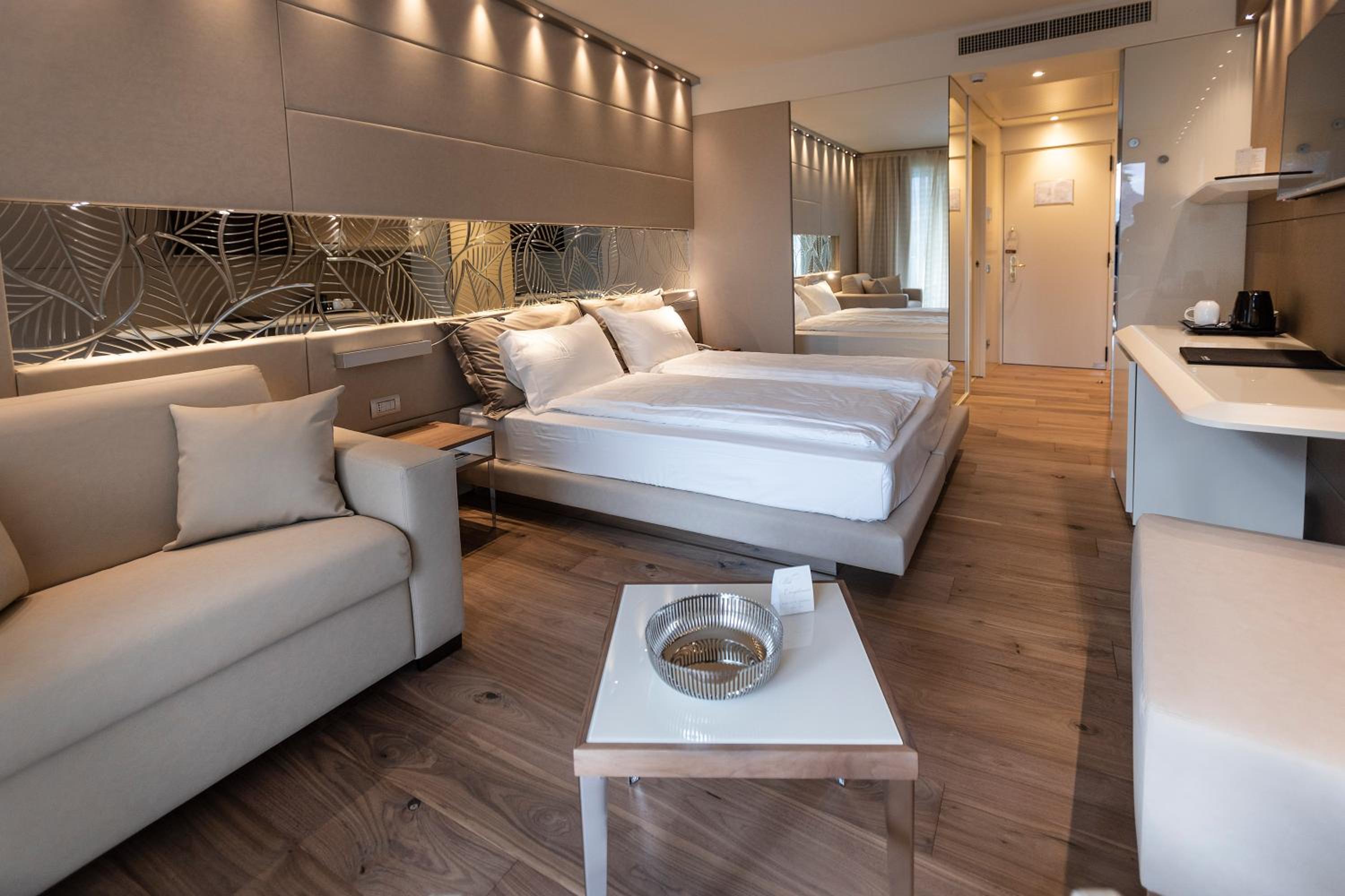 Prestige Double Room with Partial Lake View  - Photo 5