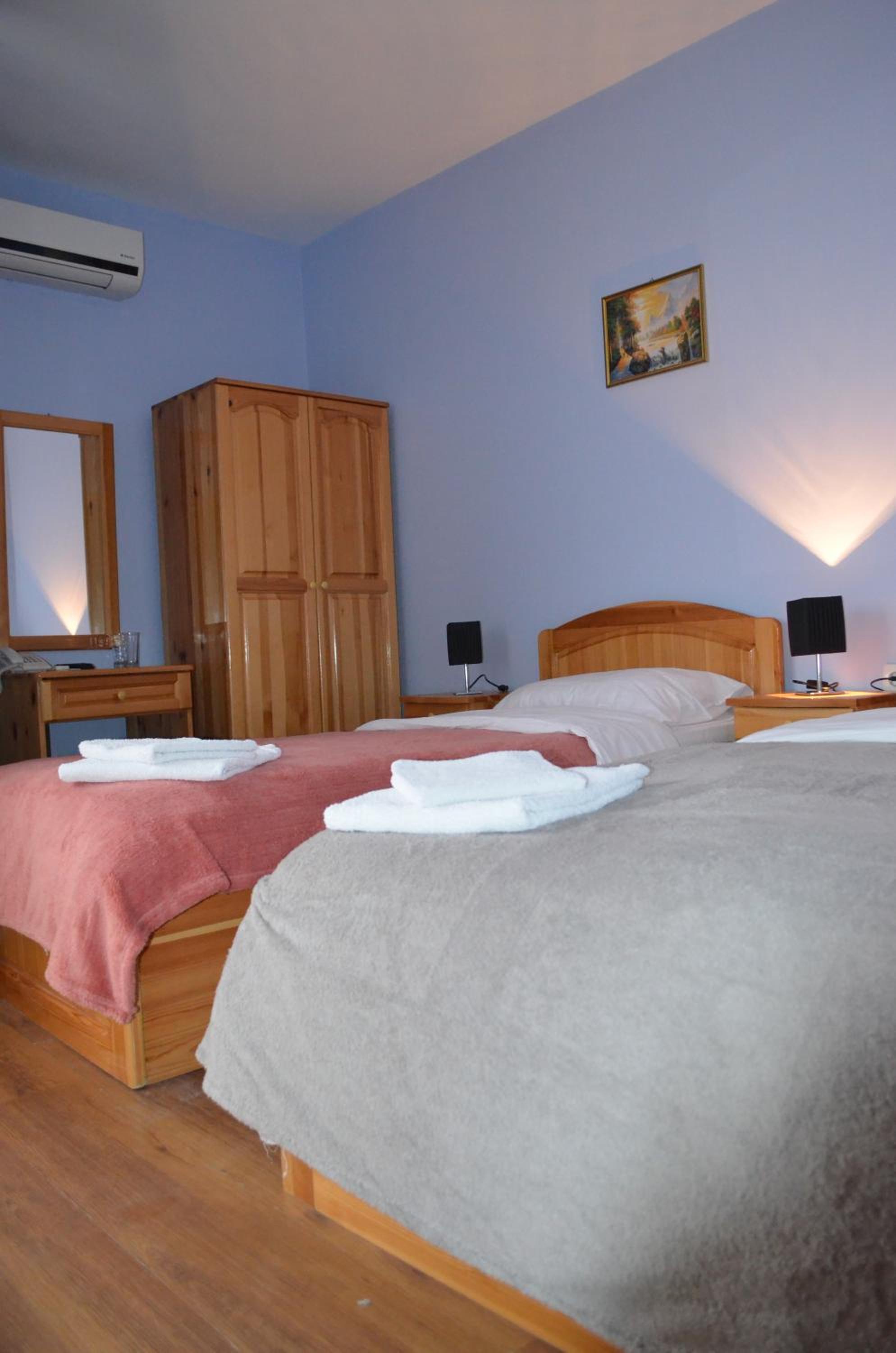 Double Room - Photo 7