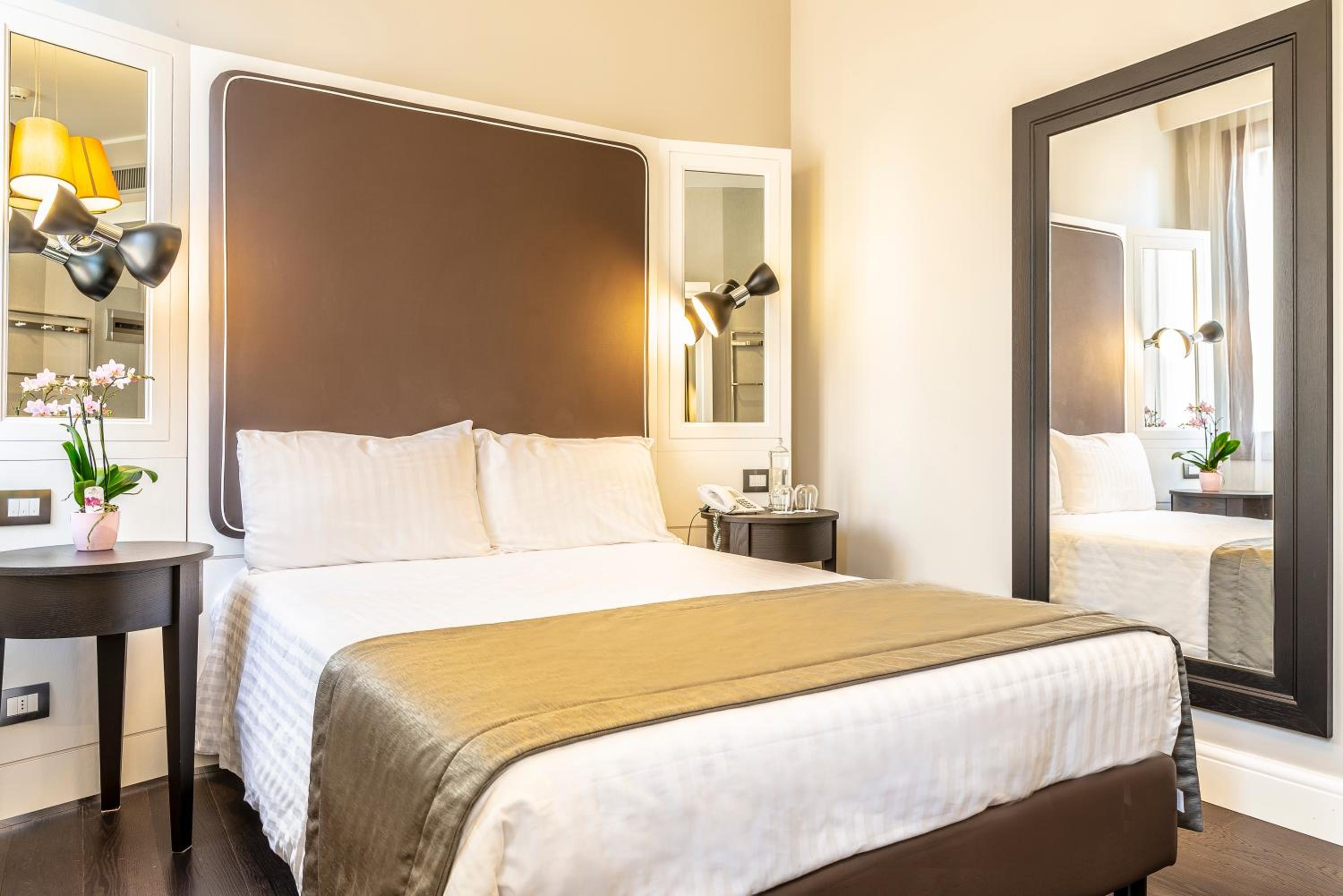 Classic Double Room with Small Double Bed - Photo 1