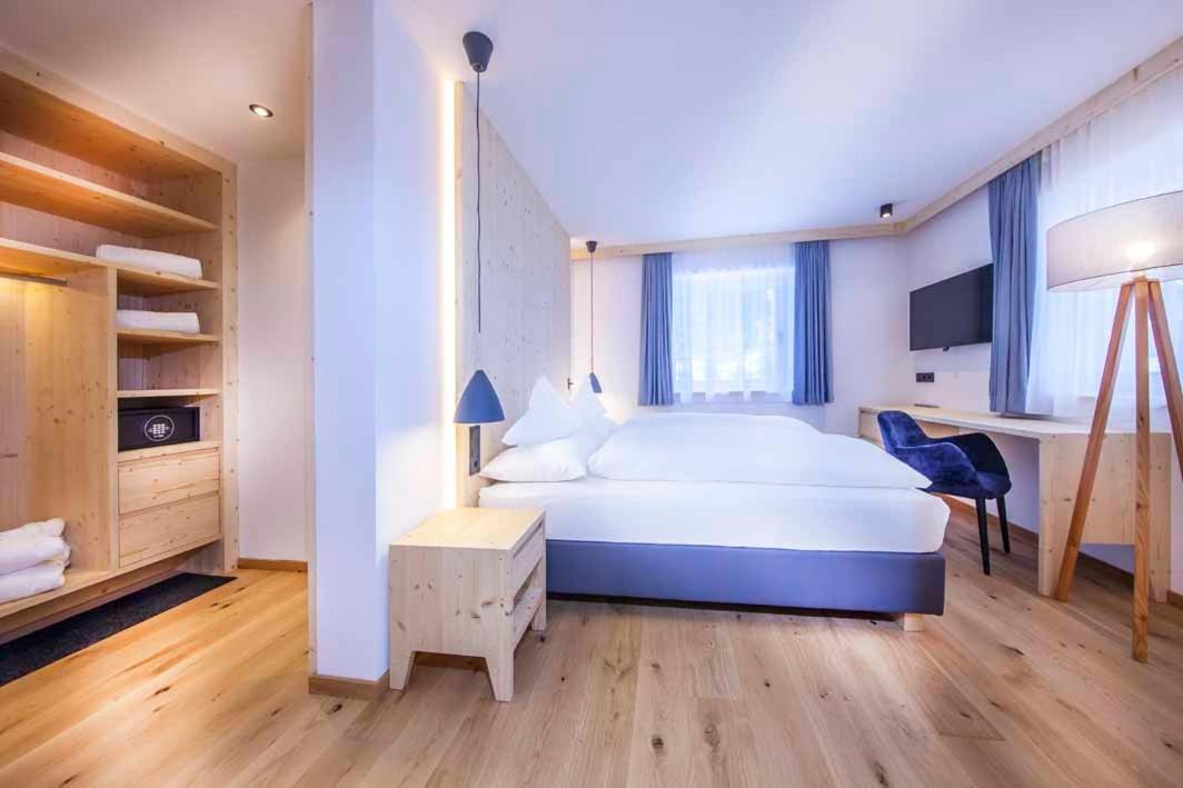 Superior Double or Twin Room with Mountain View photo 3