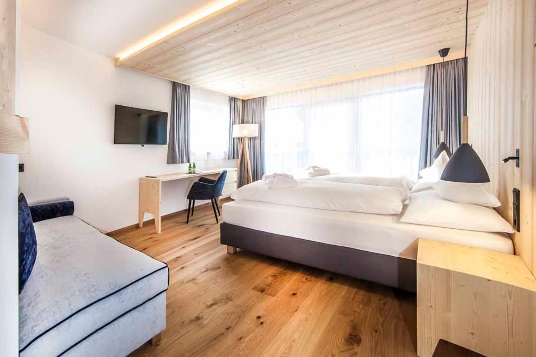 Superior Double or Twin Room with Mountain View photo 2