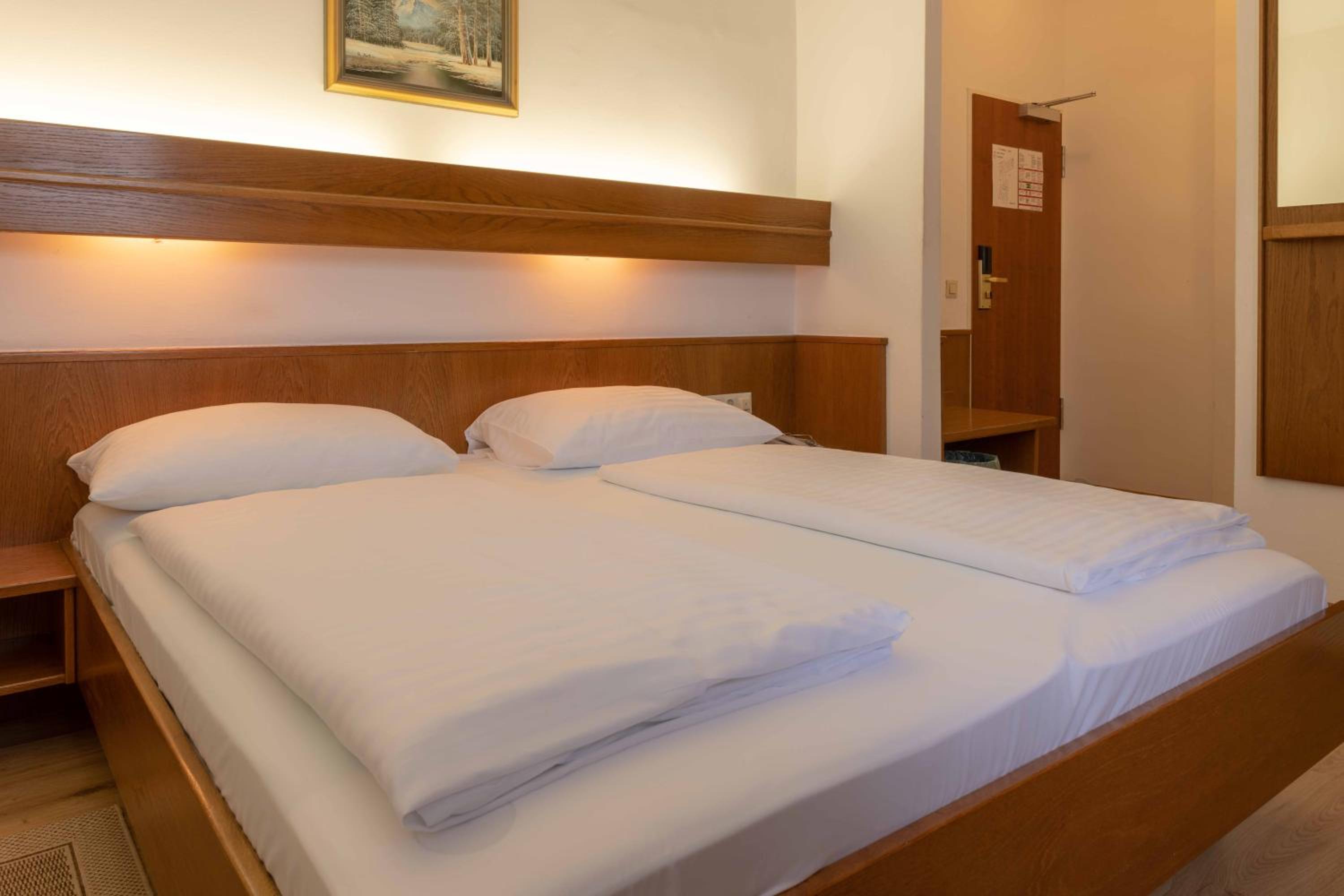 Double Room - Photo 6