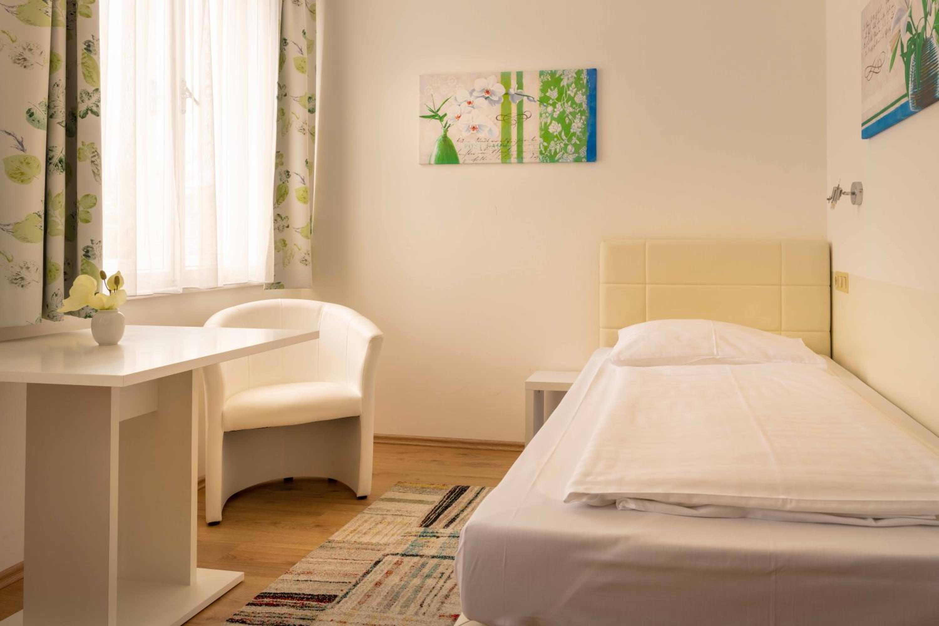 Single Room photo 2