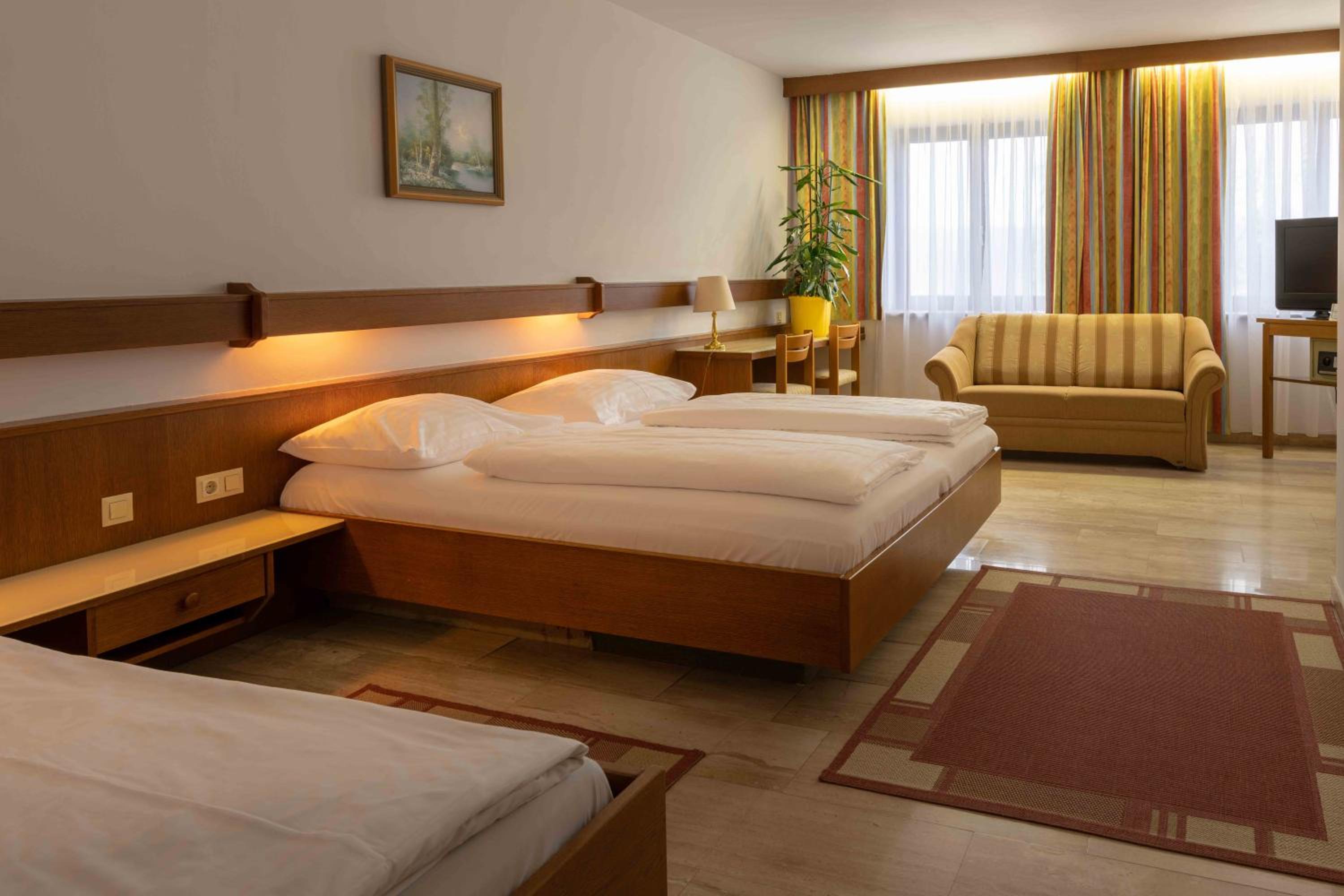 Triple Room with Bathroom - Photo 2