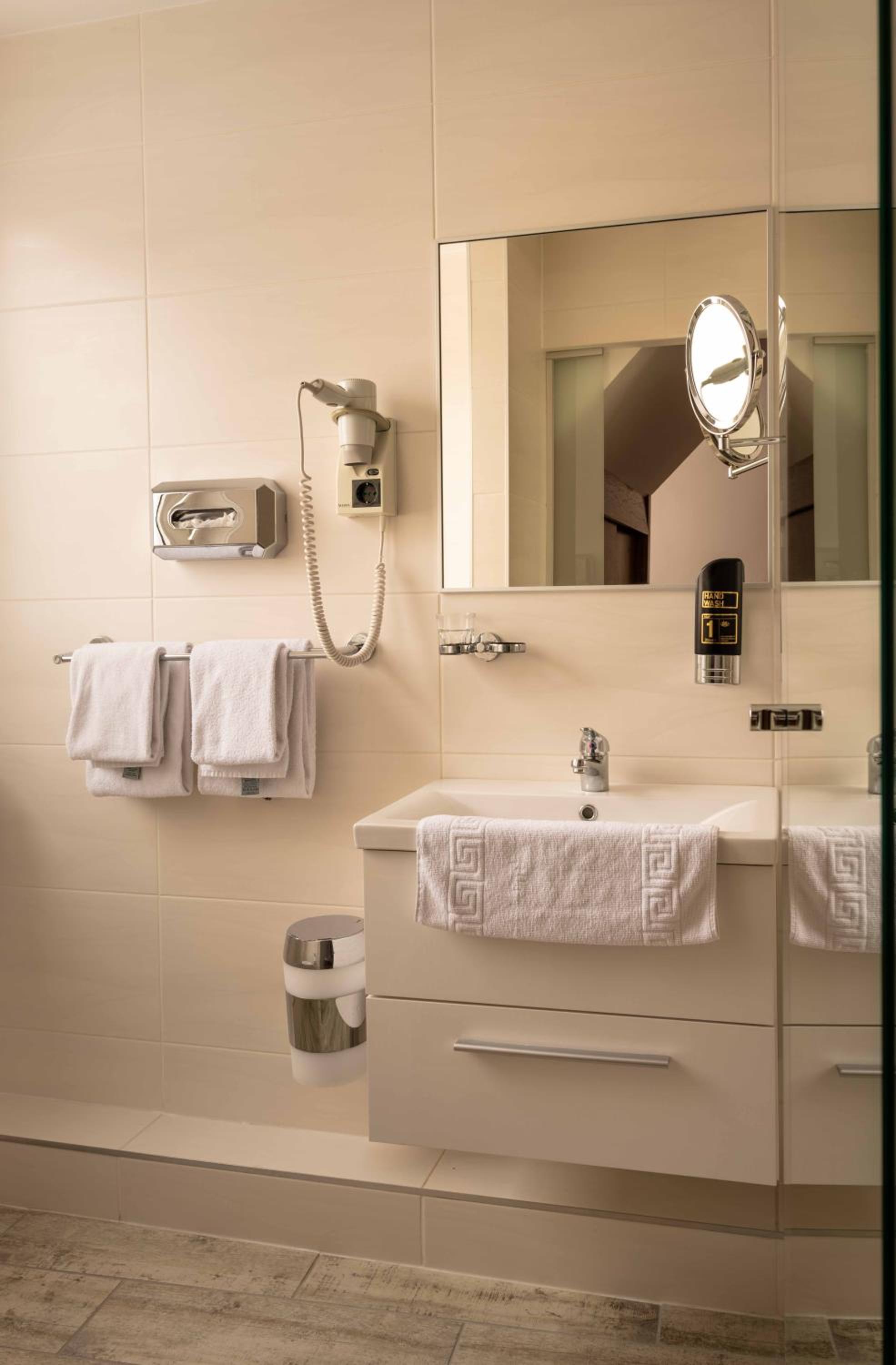 Double Room - Photo 10