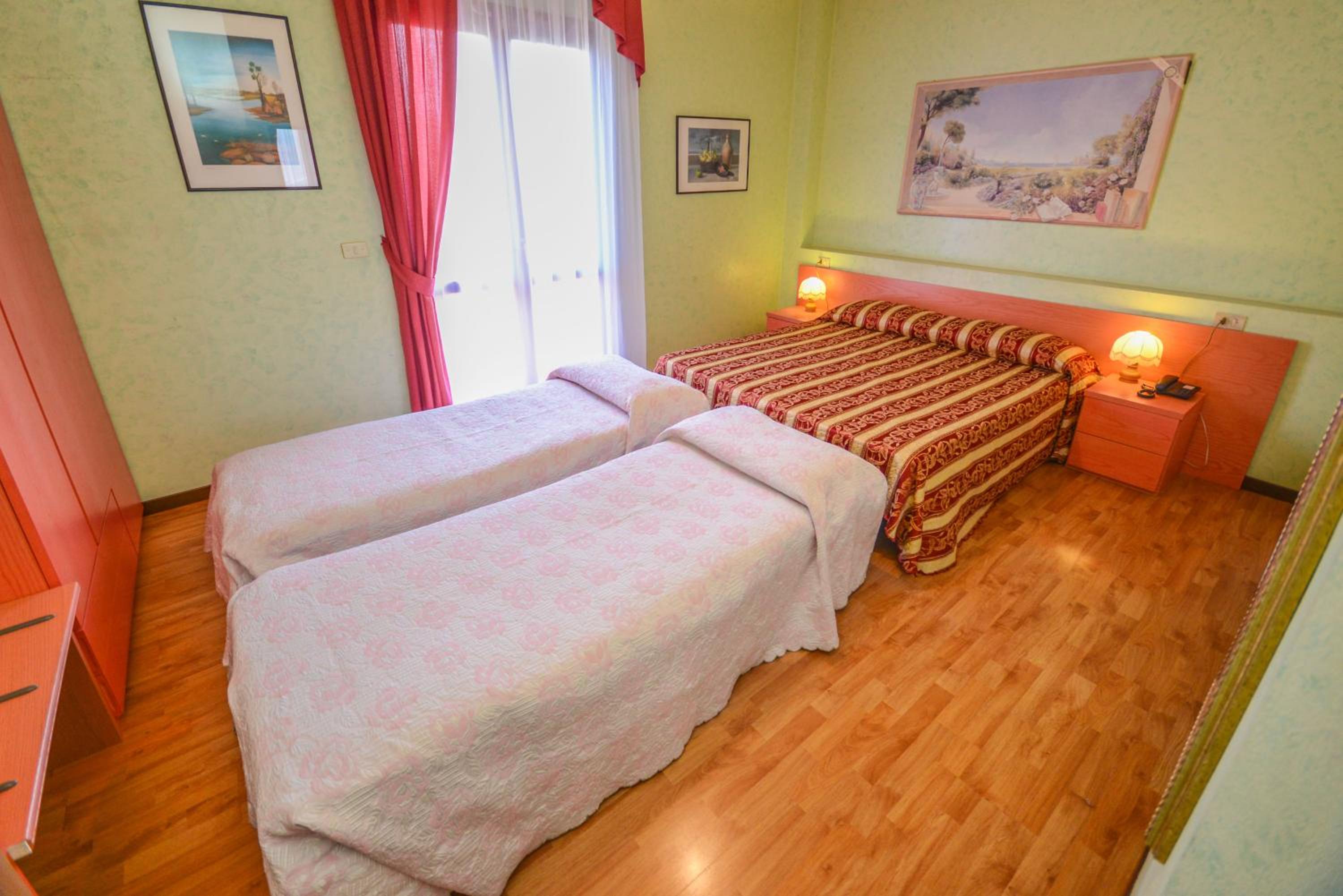 Quadruple Room with Balcony photo 2