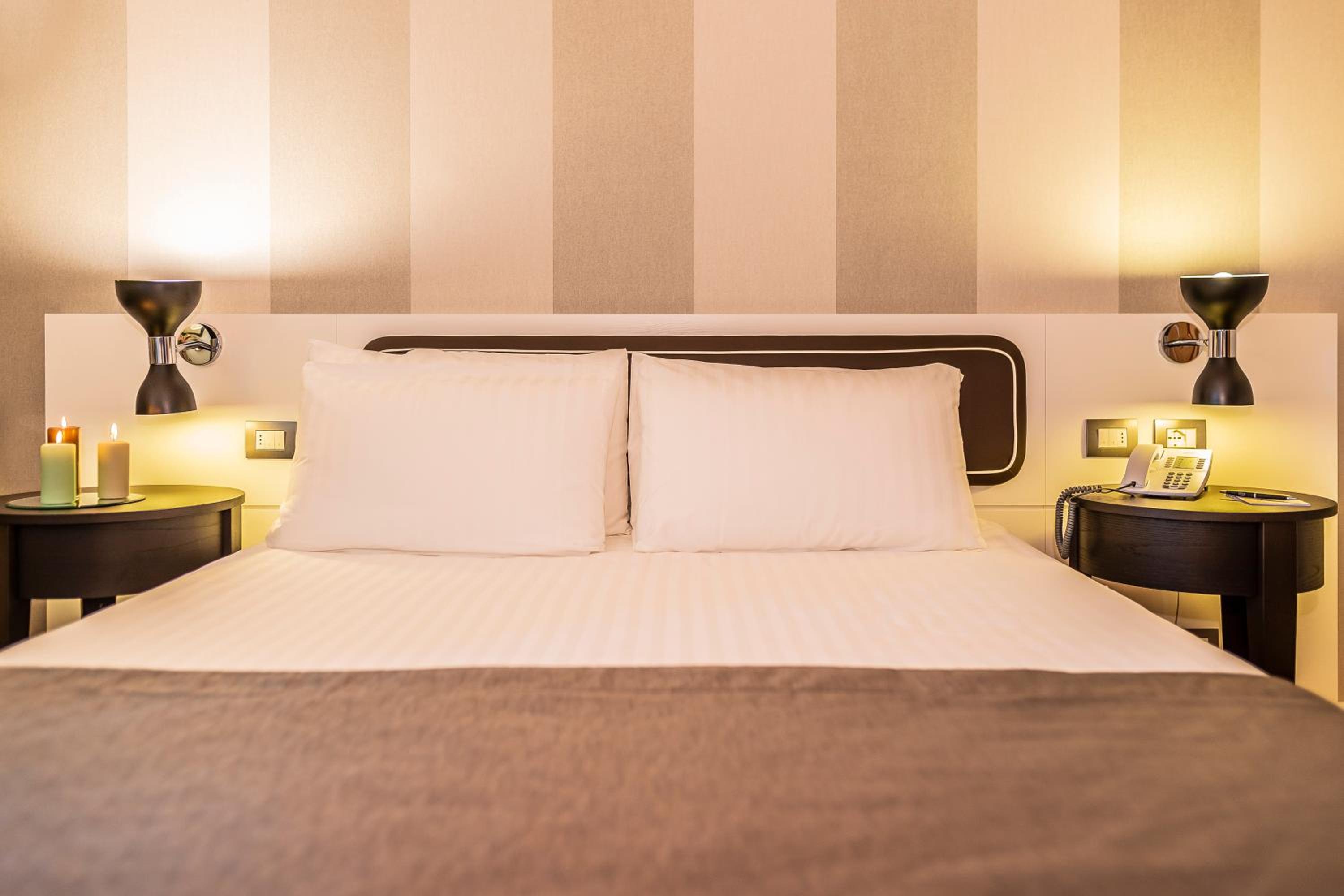 Classic Double or Twin Room - Photo 8