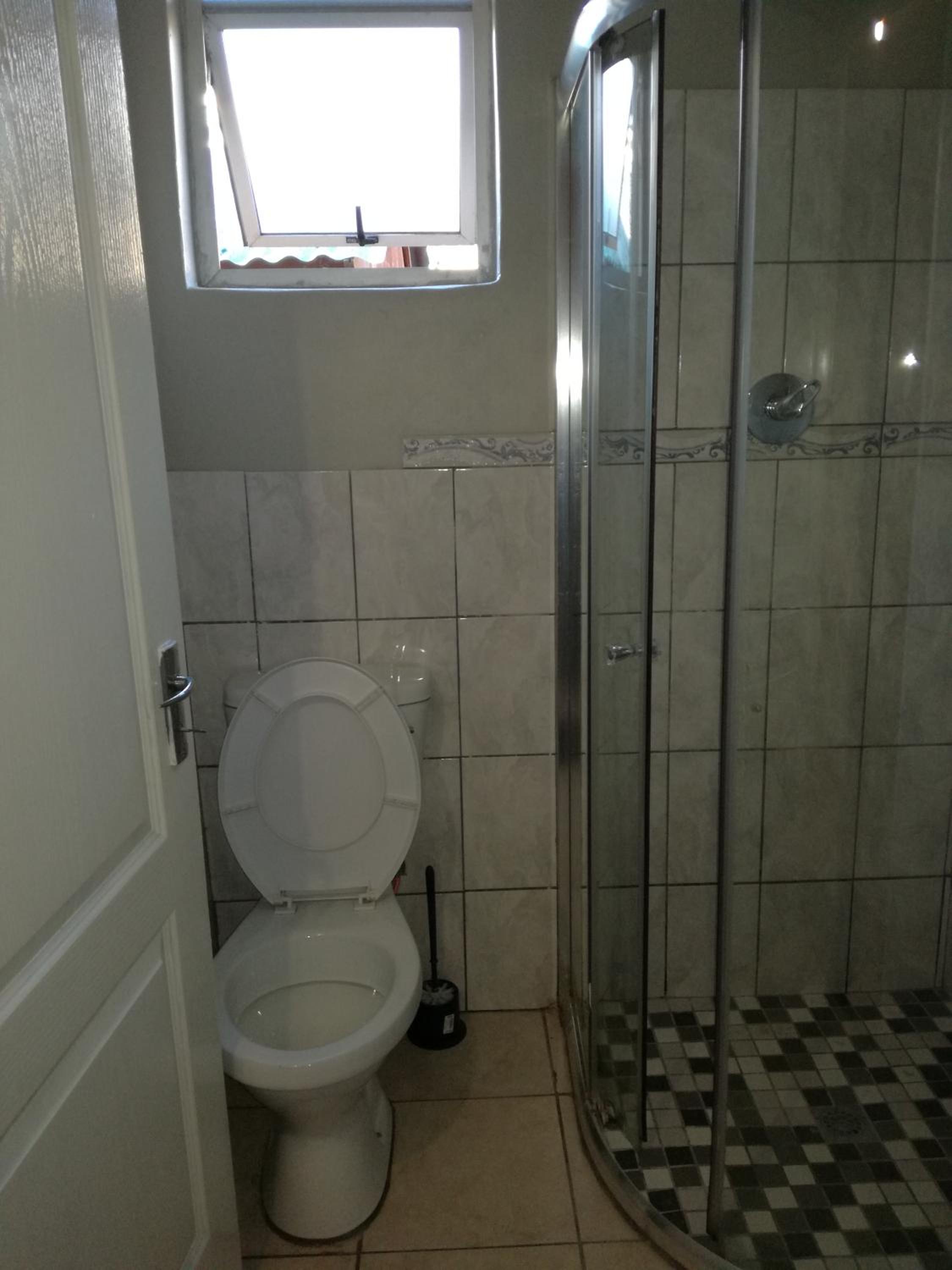 Double Room with Private Bathroom - Photo 5