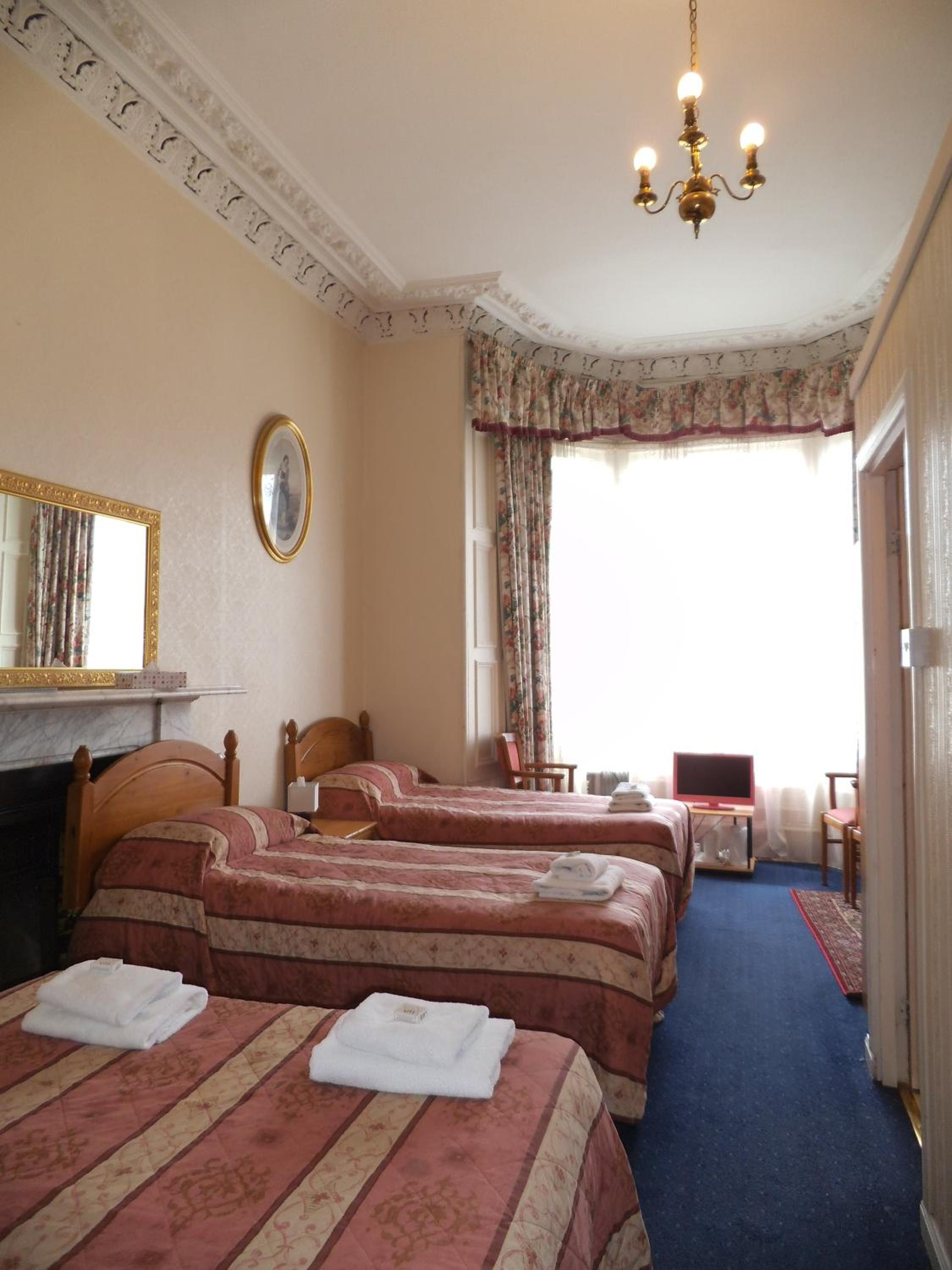 Family Room (6 Adults) - Photo 4