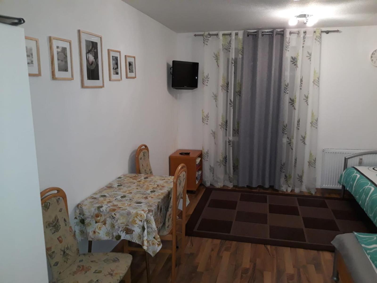 One-Bedroom Apartment - Photo 1