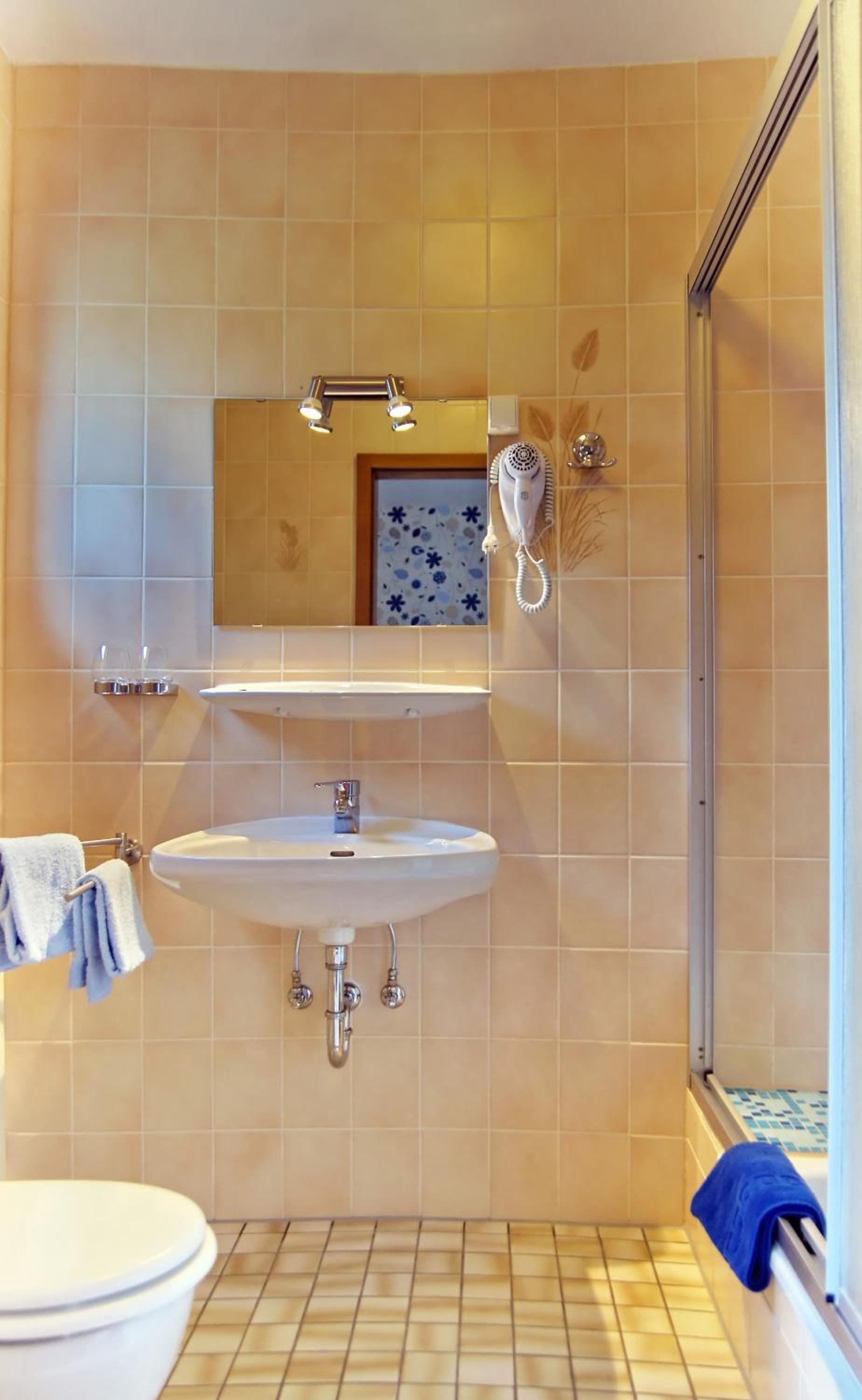 Standard Single Room with Shower photo 2