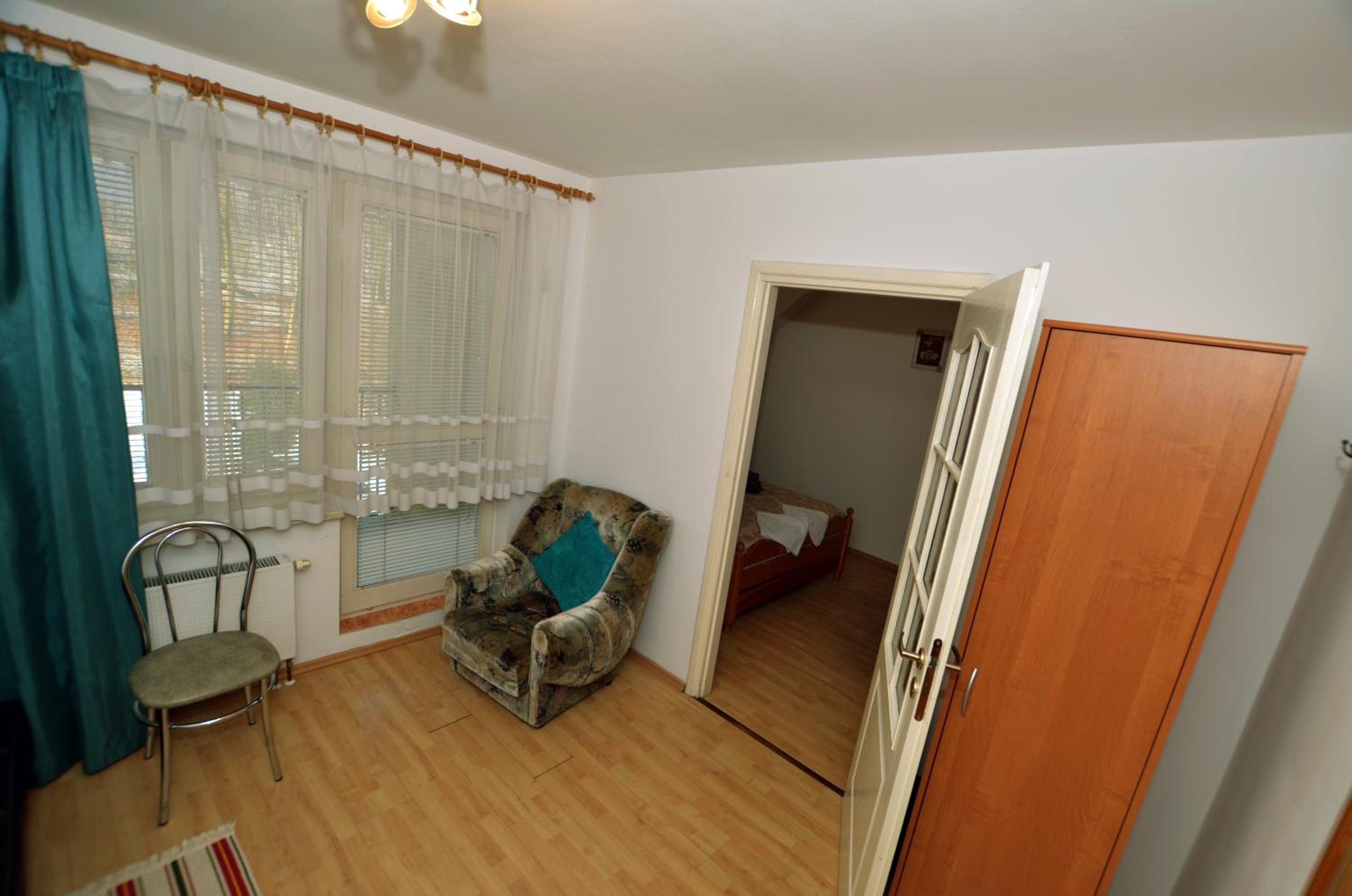 Family Room with Garden View - Photo 25