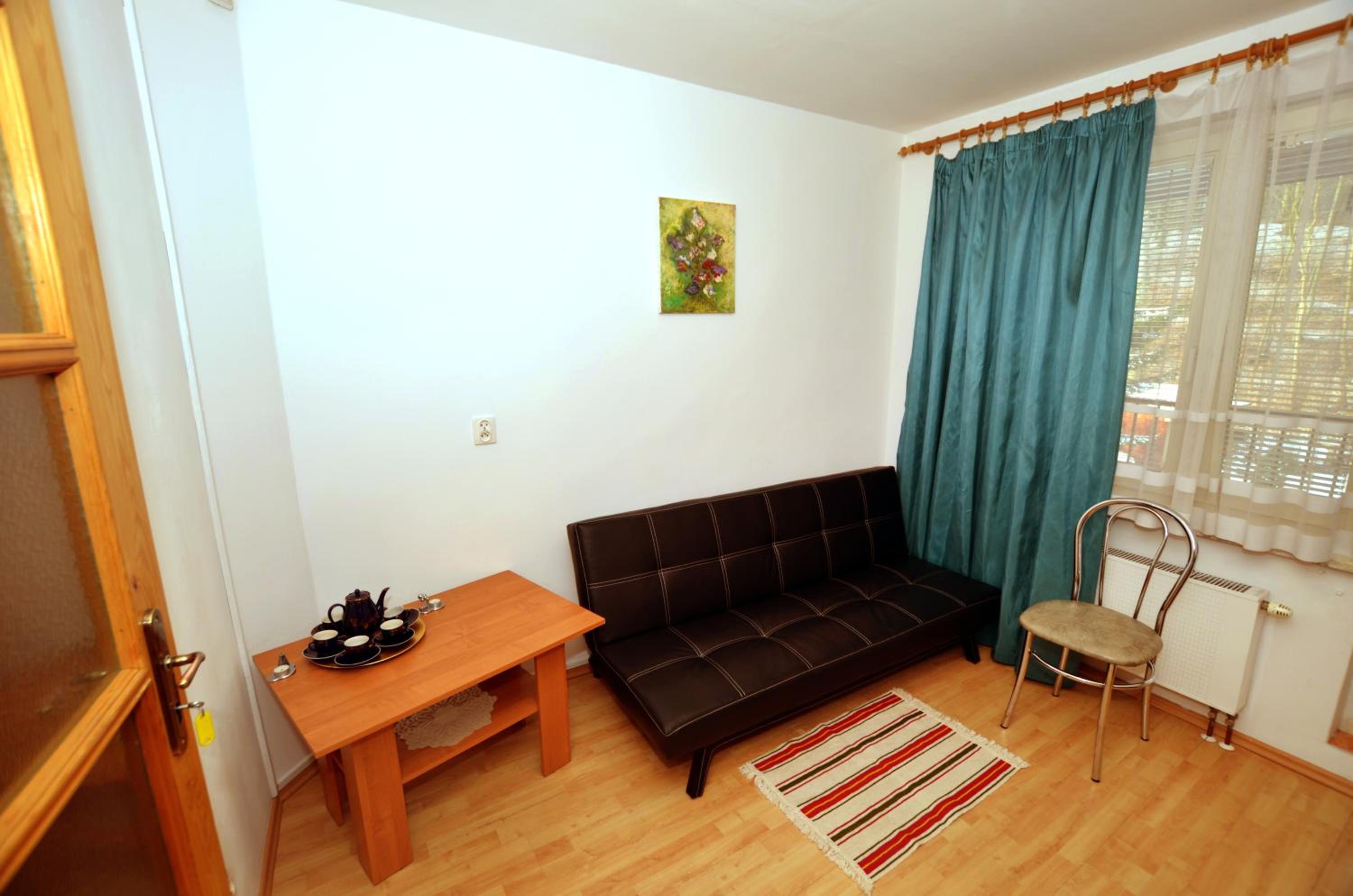 Family Room with Garden View - Photo 23