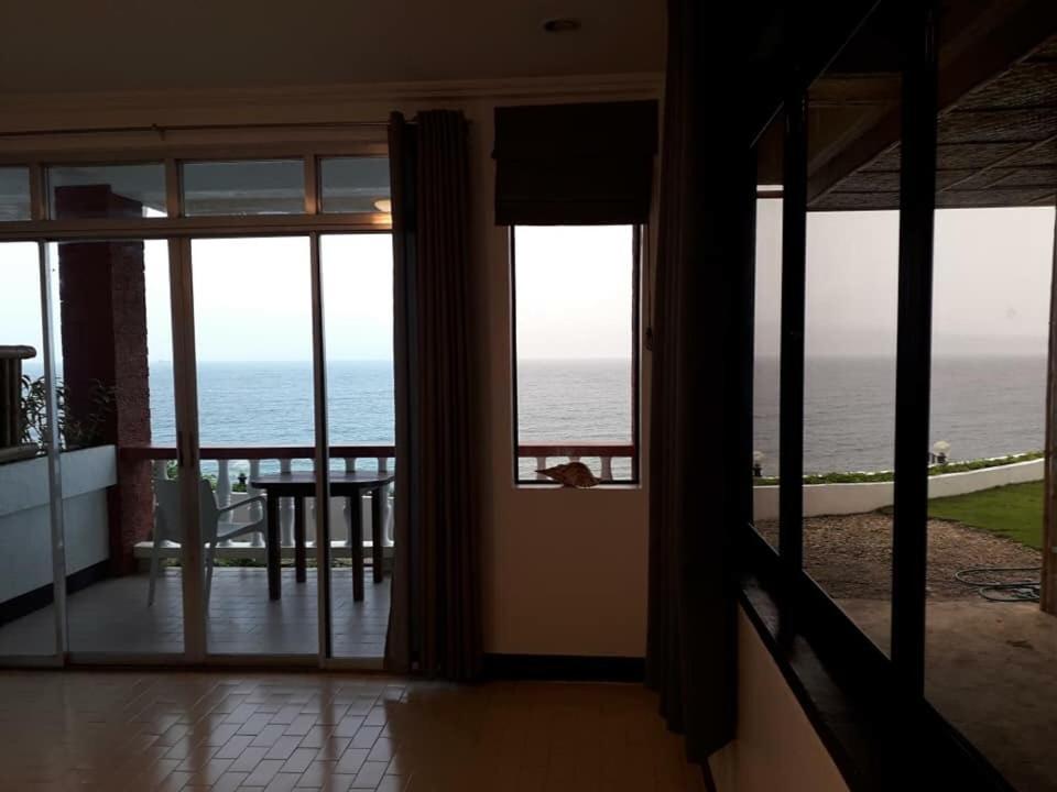 Double Room with Balcony and Sea View - Photo 6